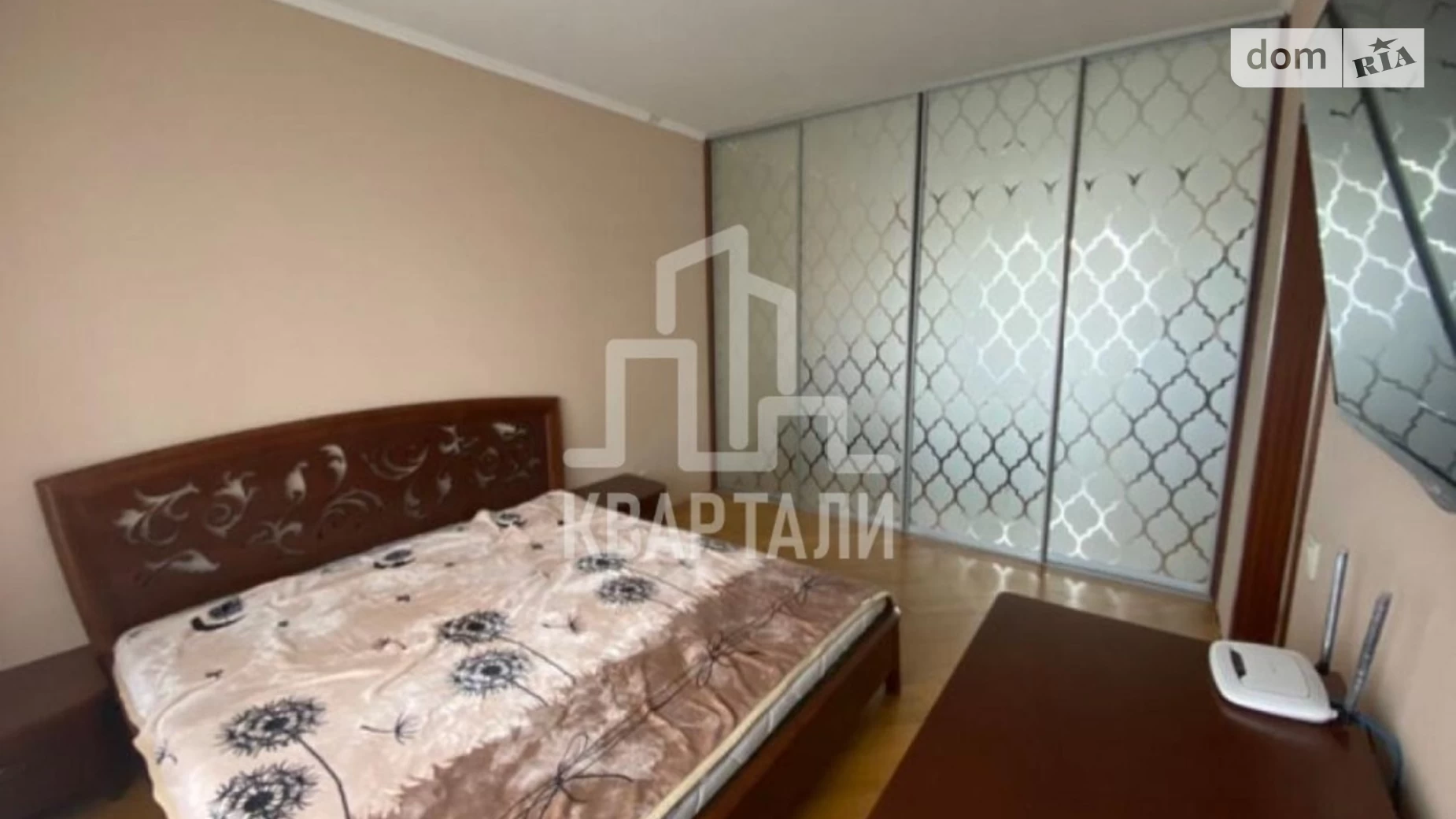 Продается 2-комнатная квартира 75 кв. м в Киеве, ул. Анны Ахматовой, 35