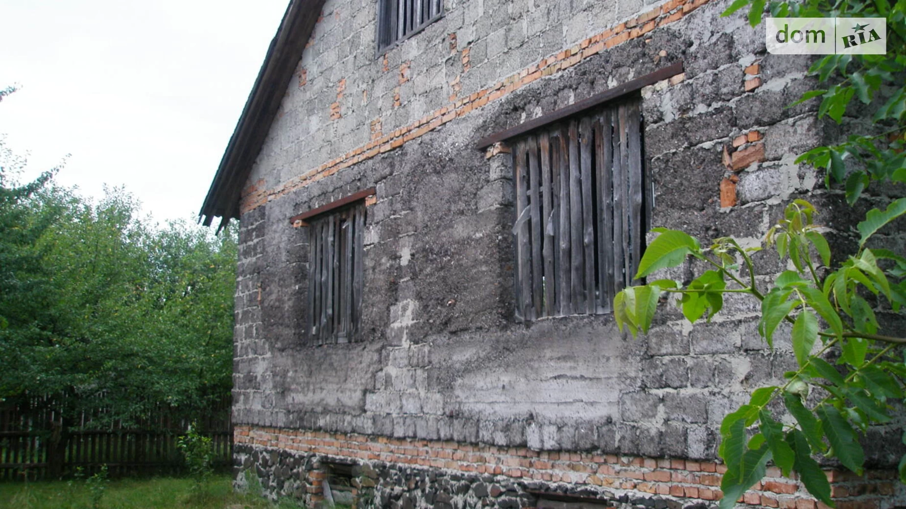 Продається одноповерховий будинок 110 кв. м з каміном, вулиця Острозького