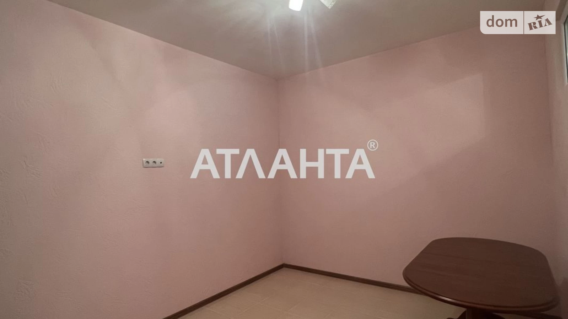 Продается 2-комнатная квартира 72.9 кв. м в Одессе, ул. Среднефонтанская, 19В