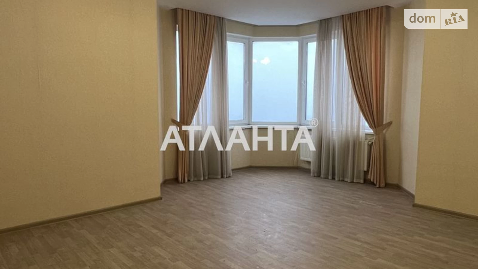 Продается 2-комнатная квартира 87.3 кв. м в Одессе, ул. Среднефонтанская, 19Б