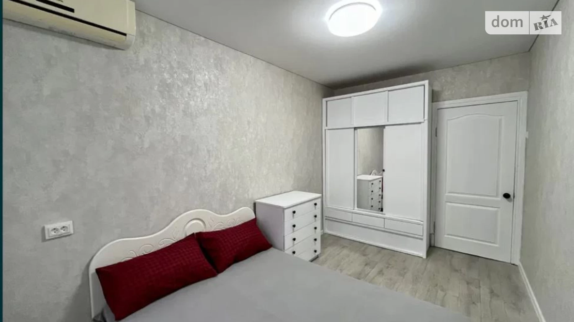 Продается 2-комнатная квартира 44 кв. м в Одессе, ул. Героев Крут, 14А