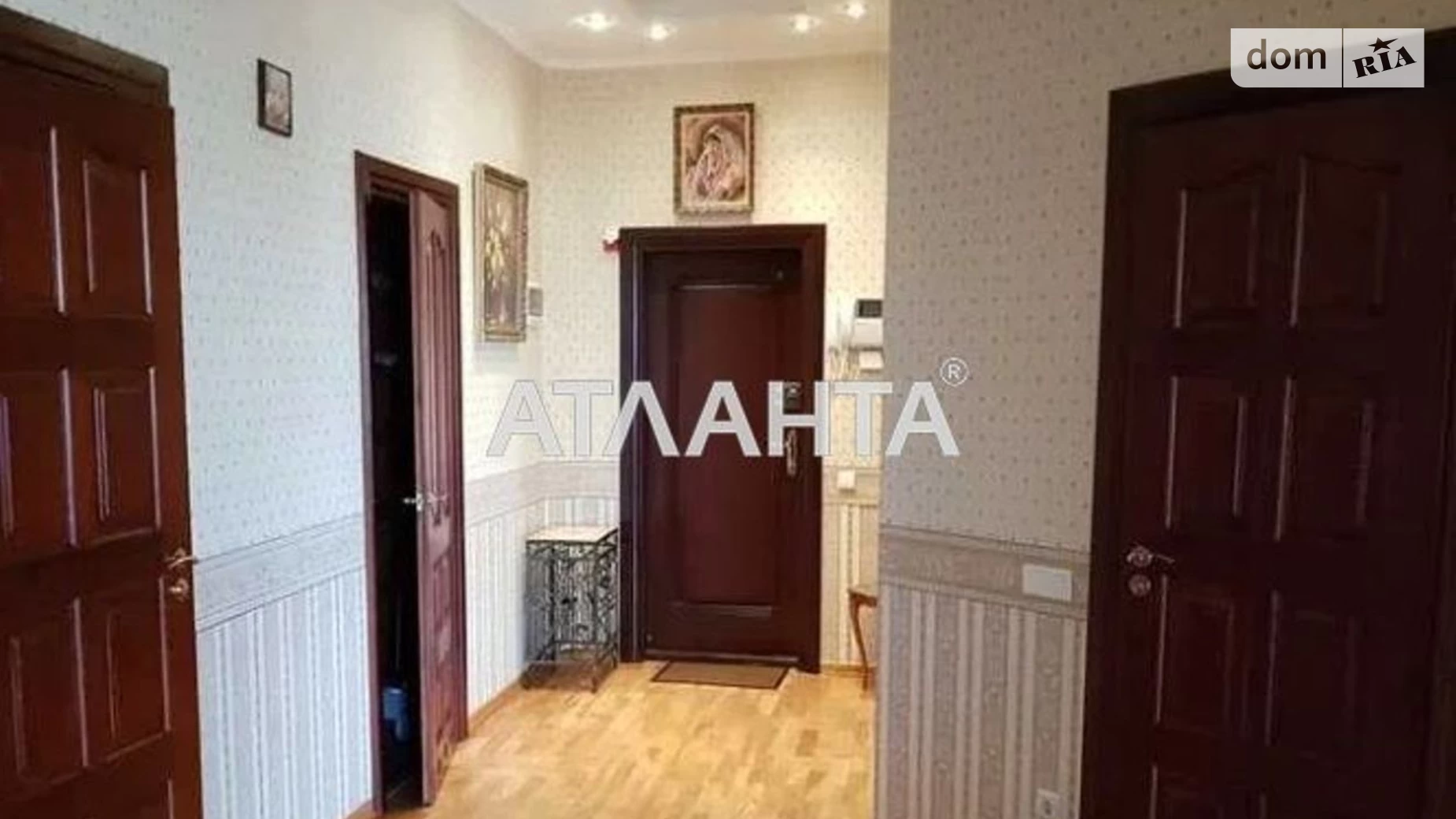 Продается 3-комнатная квартира 107.4 кв. м в Львове, ул. Петлюры Симона