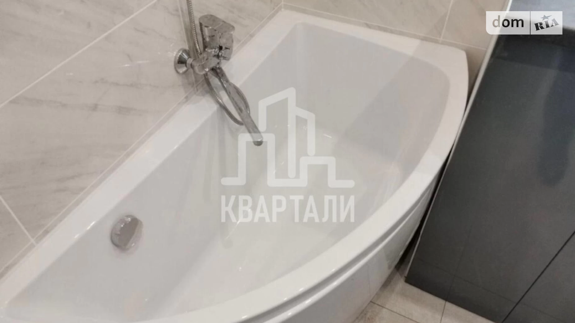 Продается 2-комнатная квартира 43 кв. м в Киеве, просп. Европейского Союза(Правды), 43