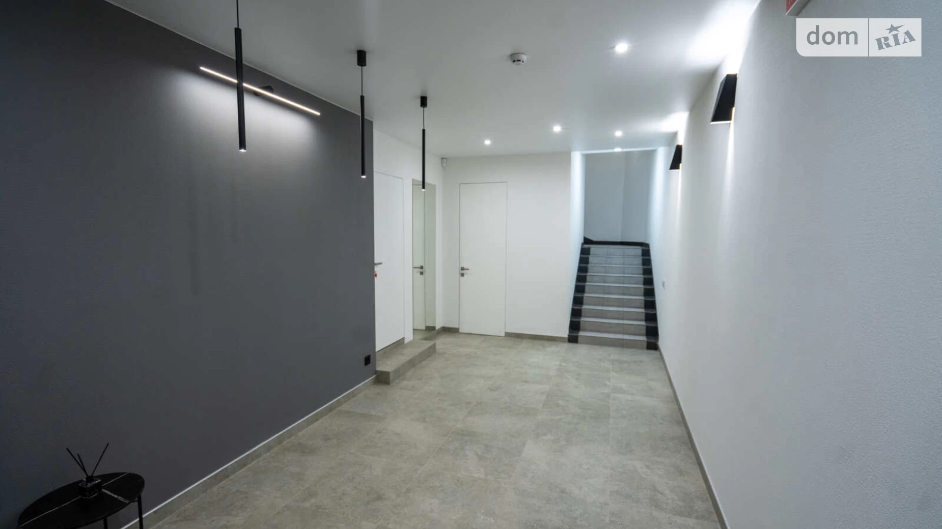 Сдается в аренду офис 276 кв. м в бизнес-центре, цена: 6500 $ - фото 2