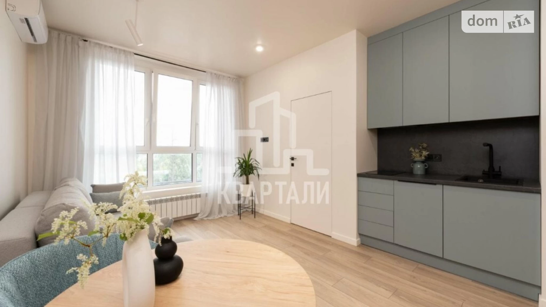 Продается 1-комнатная квартира 41 кв. м в Киеве, просп. Степана Бандеры, 32Д