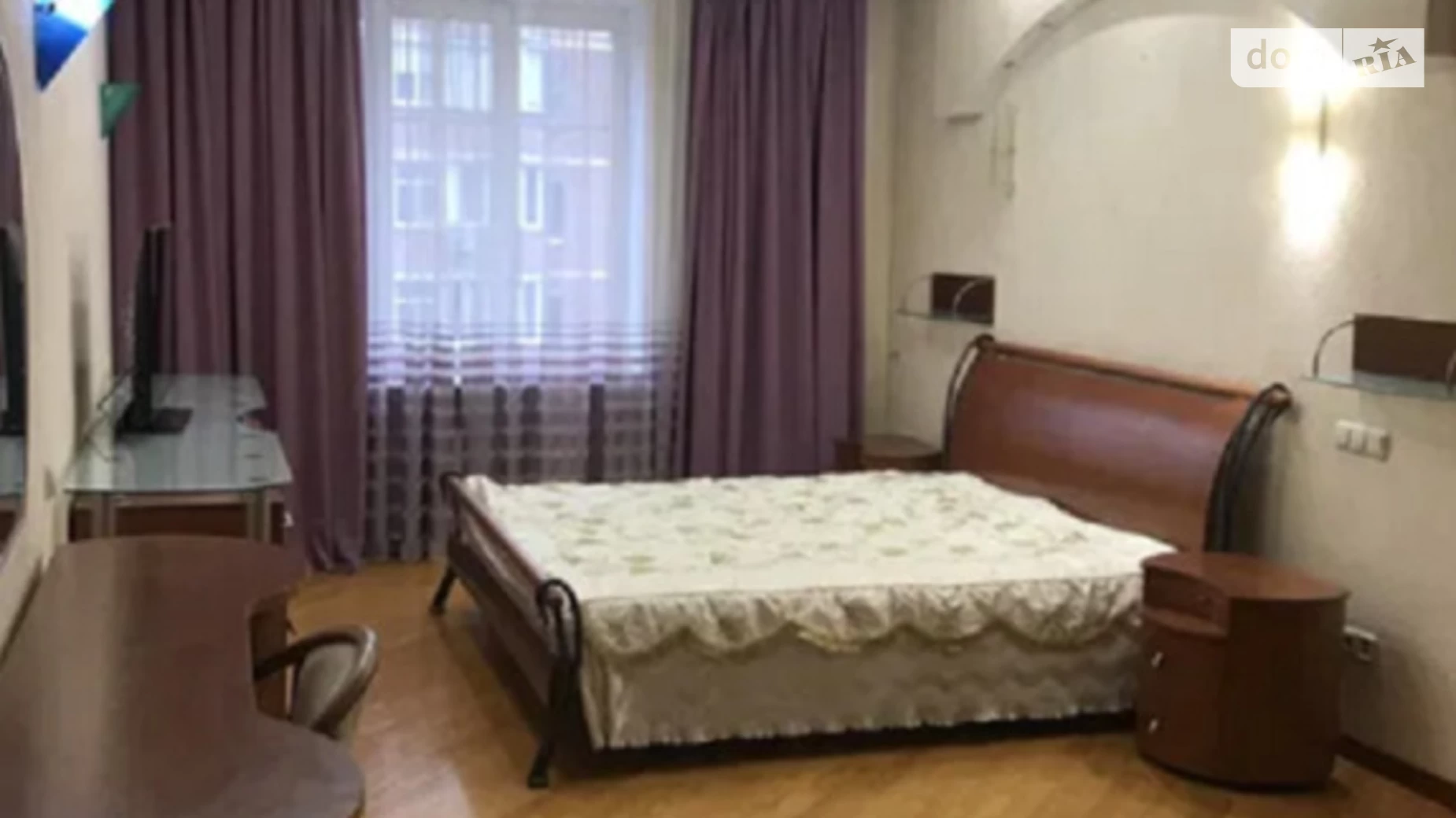 Продается 4-комнатная квартира 148 кв. м в Киеве, ул. Дмитриевская, 17А