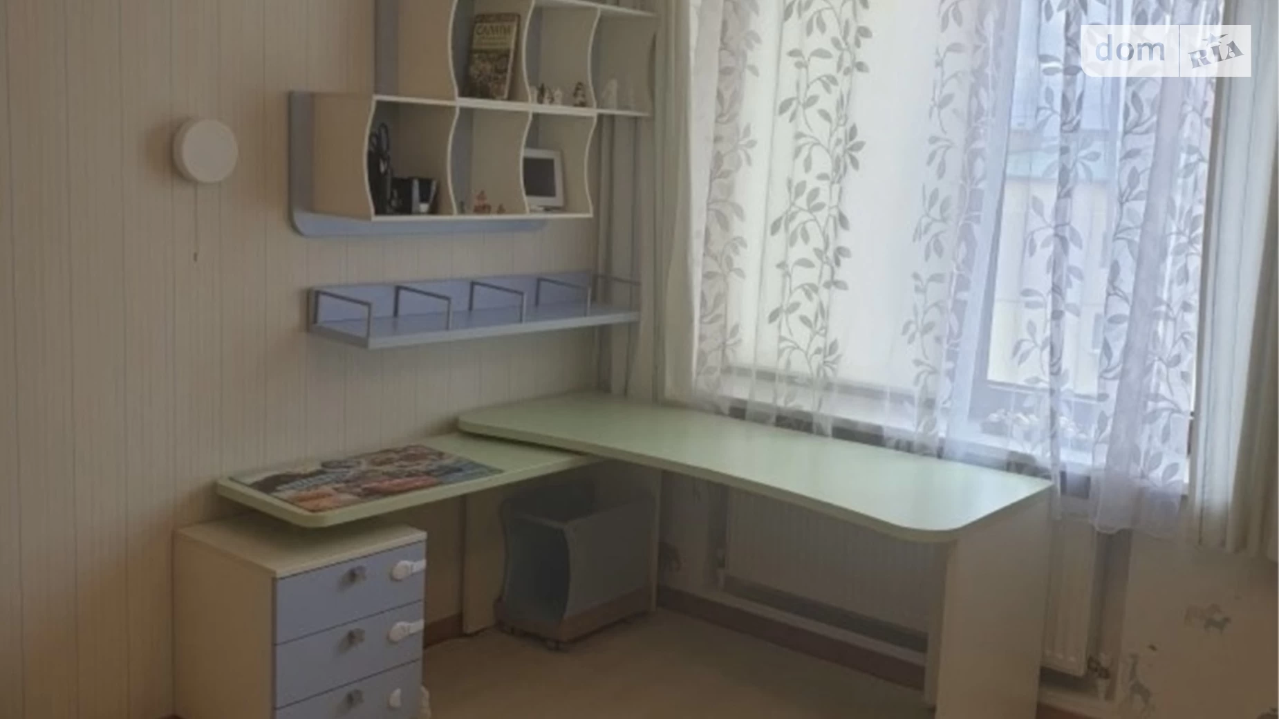 Продается 3-комнатная квартира 130 кв. м в Черноморске, ул. Парковая
