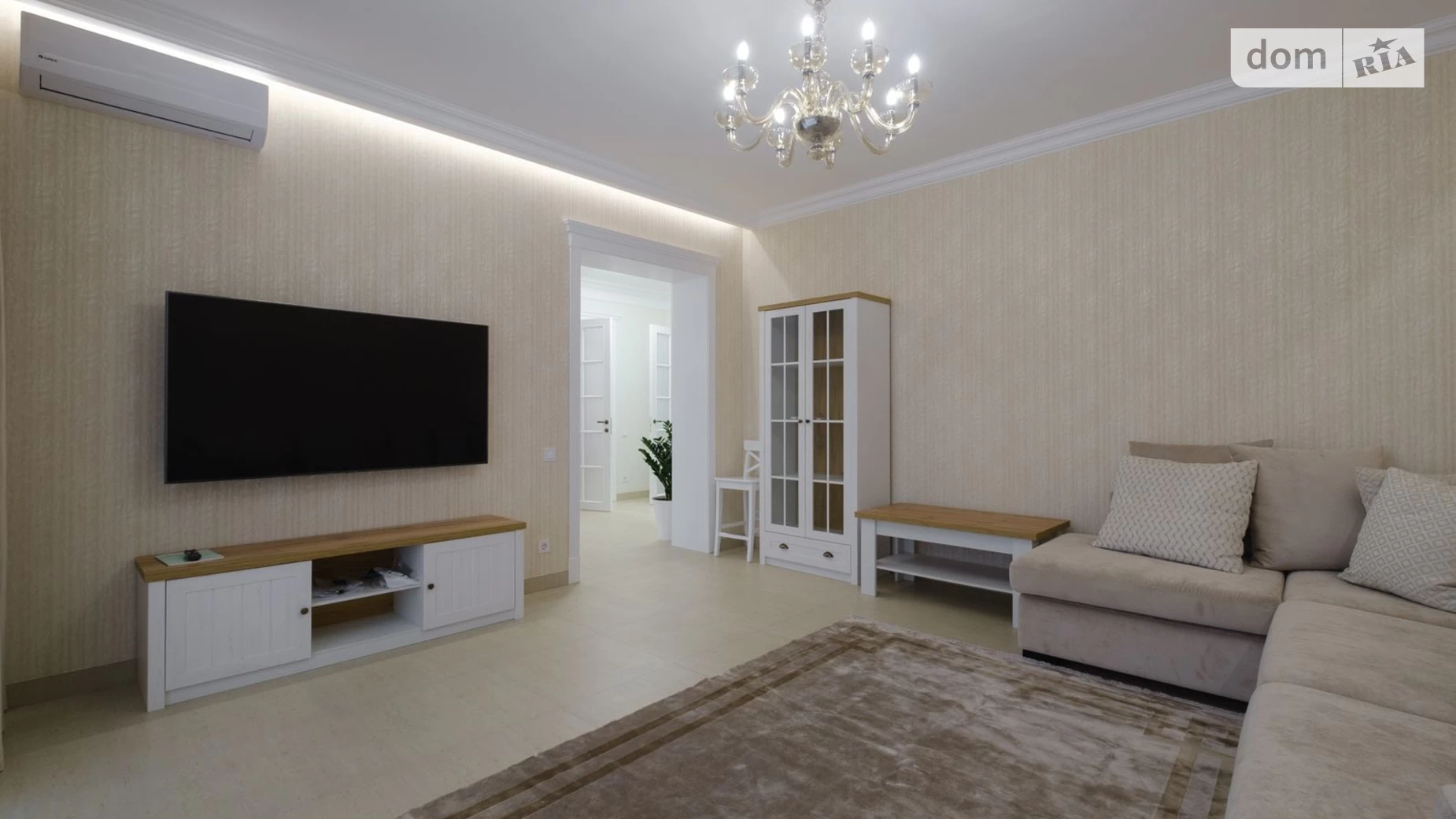 Продается 2-комнатная квартира 80 кв. м в Киеве, ул. Михайла Грушевского, 34А