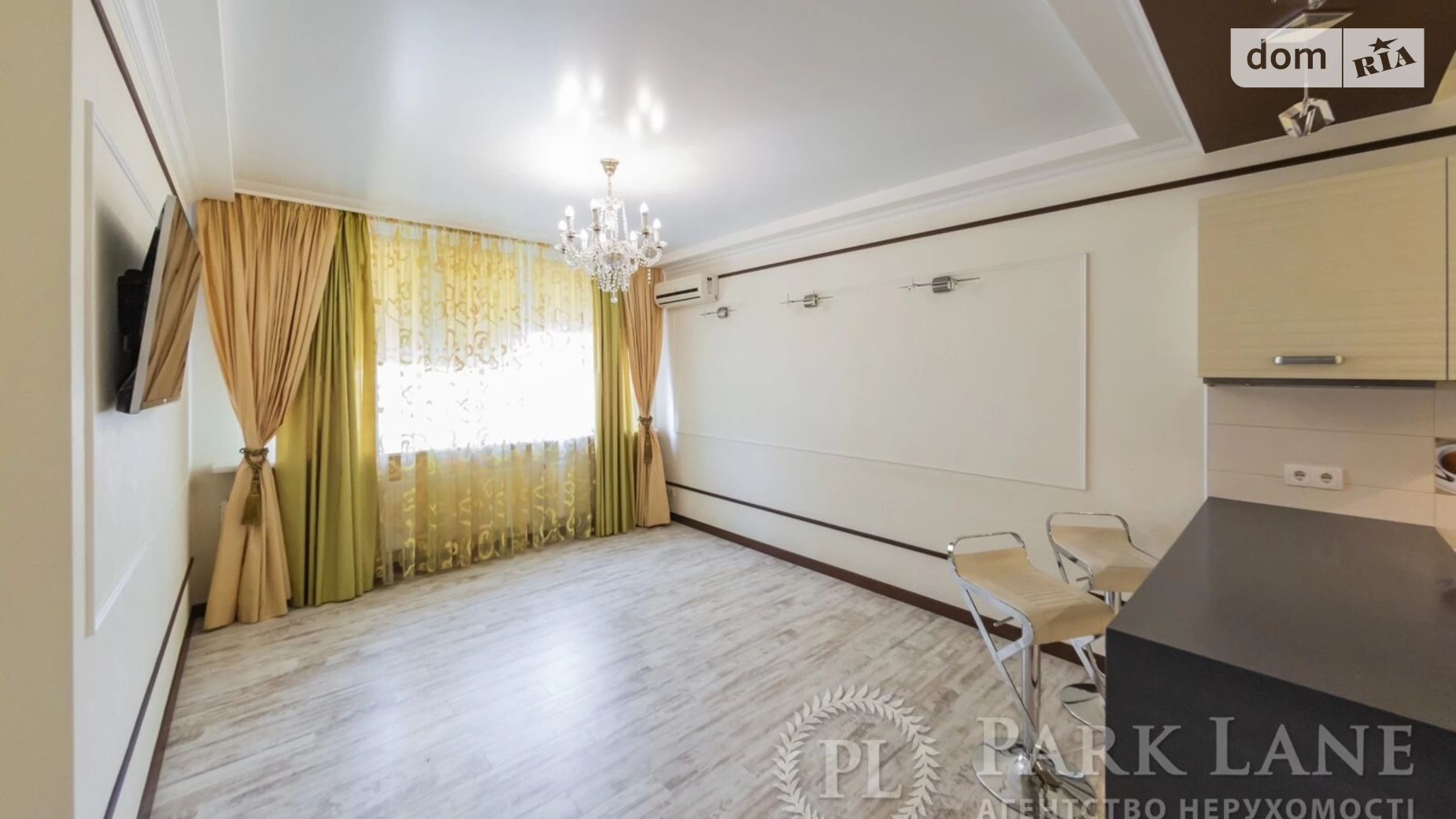 Продается 1-комнатная квартира 54 кв. м в Киеве, ул. Анны Ахматовой, 34