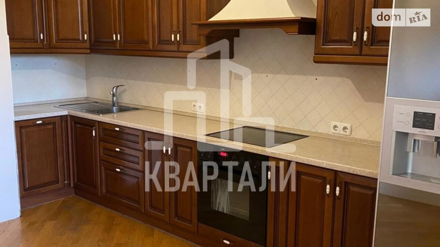 Продается 2-комнатная квартира 75 кв. м в Киеве, ул. Анны Ахматовой, 35