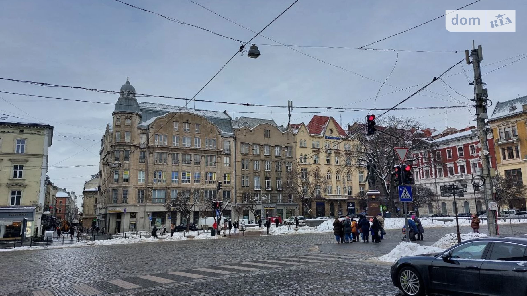 Продается 4-комнатная квартира 100 кв. м в Львове, ул. Князя Романа