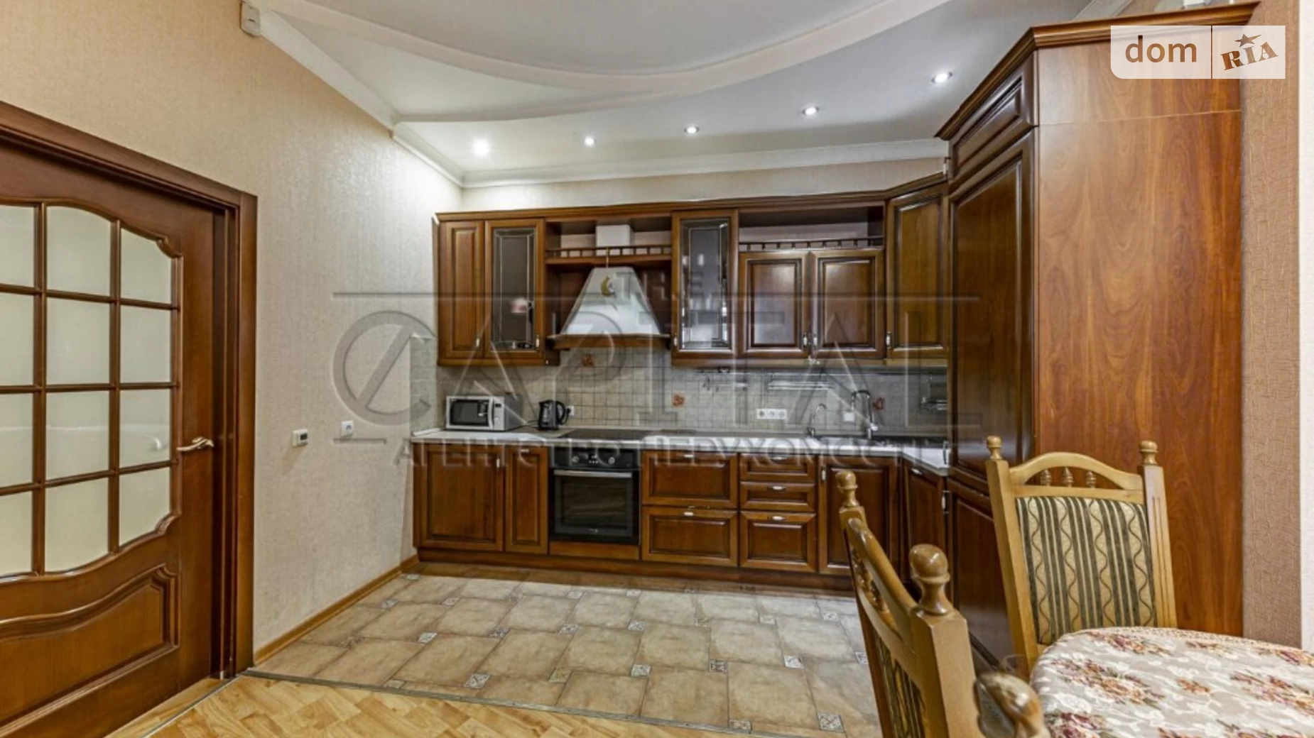 Продается 3-комнатная квартира 127 кв. м в Киеве, ул. Старонаводницкая