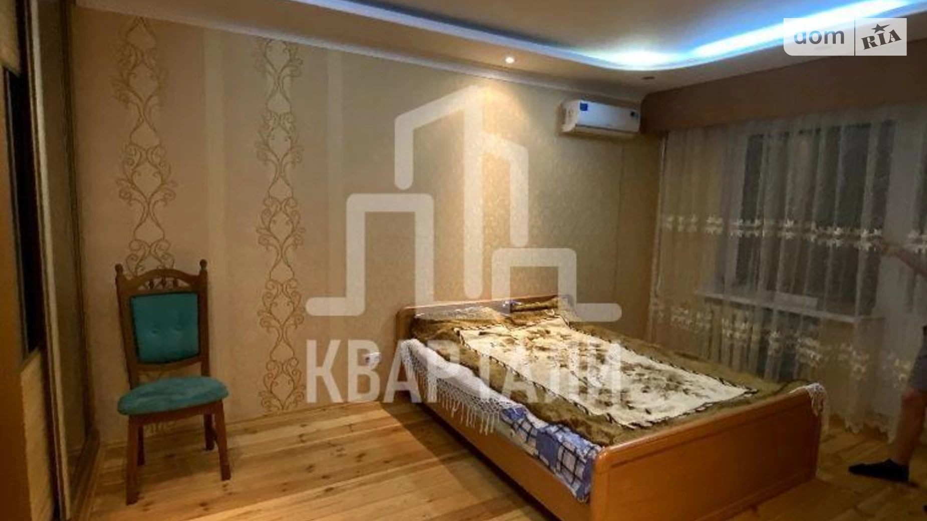 Продається 3-кімнатна квартира 98.5 кв. м у Києві, вул. Драгоманова, 1Г