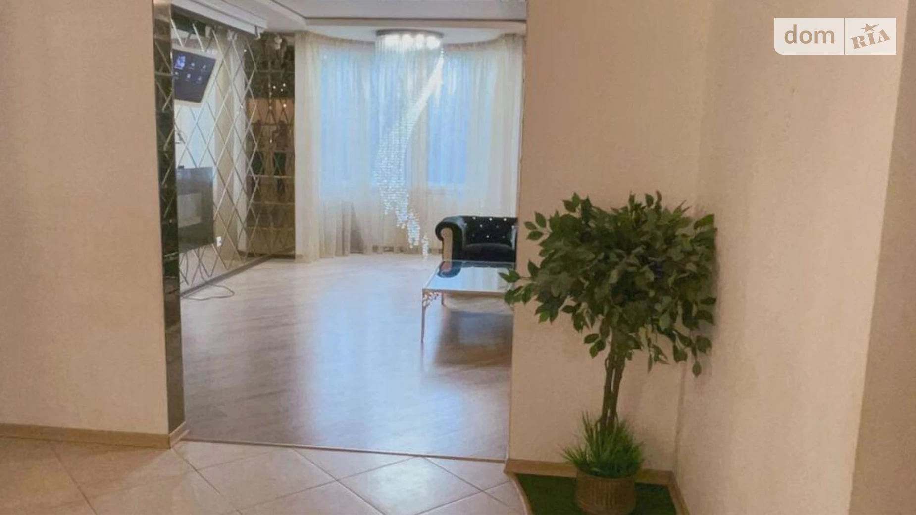 Продается 4-комнатная квартира 137 кв. м в Киеве, ул. Степана Руданского, 4-6
