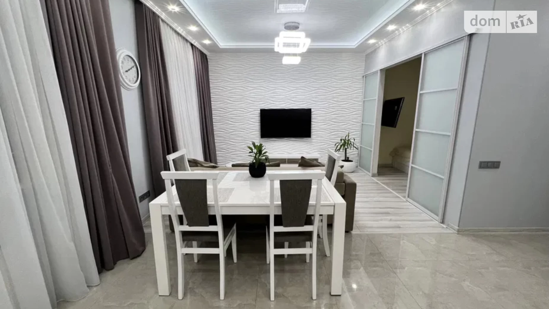 Продается 1-комнатная квартира 43 кв. м в Одессе, Фонтанская дор.