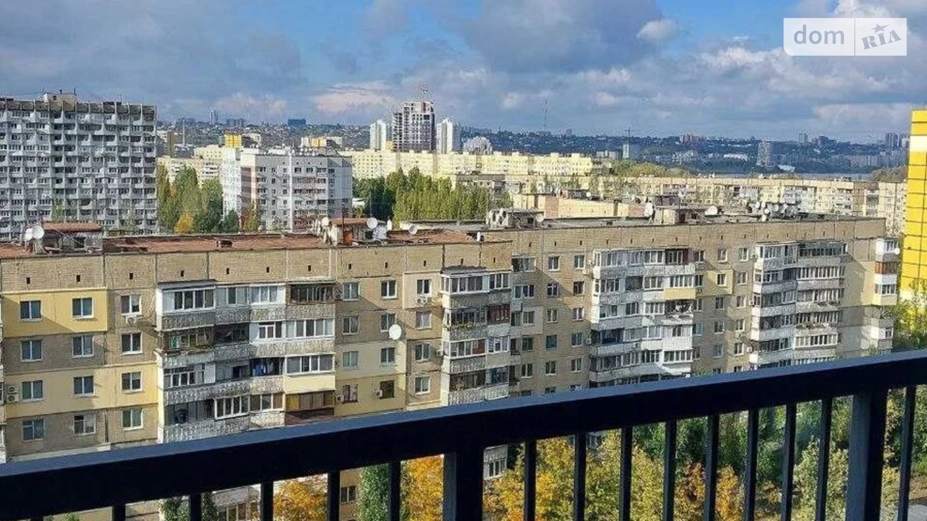 Продается 3-комнатная квартира 71 кв. м в Днепре, пер. Добровольцев, 3