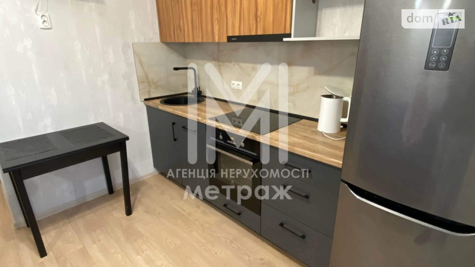 Продается 1-комнатная квартира 33 кв. м в Харькове, ул. Академика Барабашова