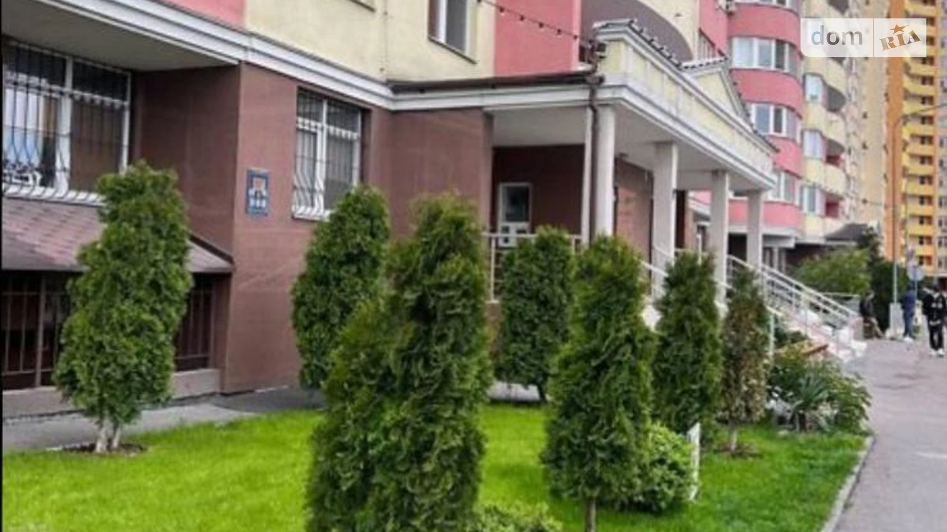 Продается 2-комнатная квартира 67 кв. м в Киеве, ул. Семьи Кульженков, 33
