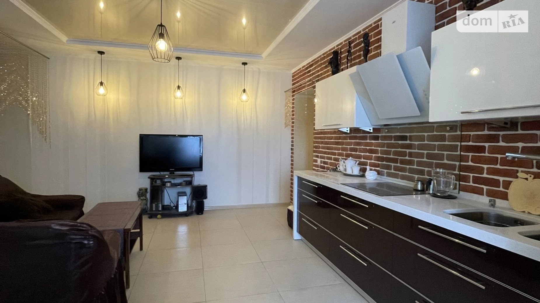 Продается 2-комнатная квартира 73 кв. м в Черноморске, ул. Парусная, 17 - фото 4