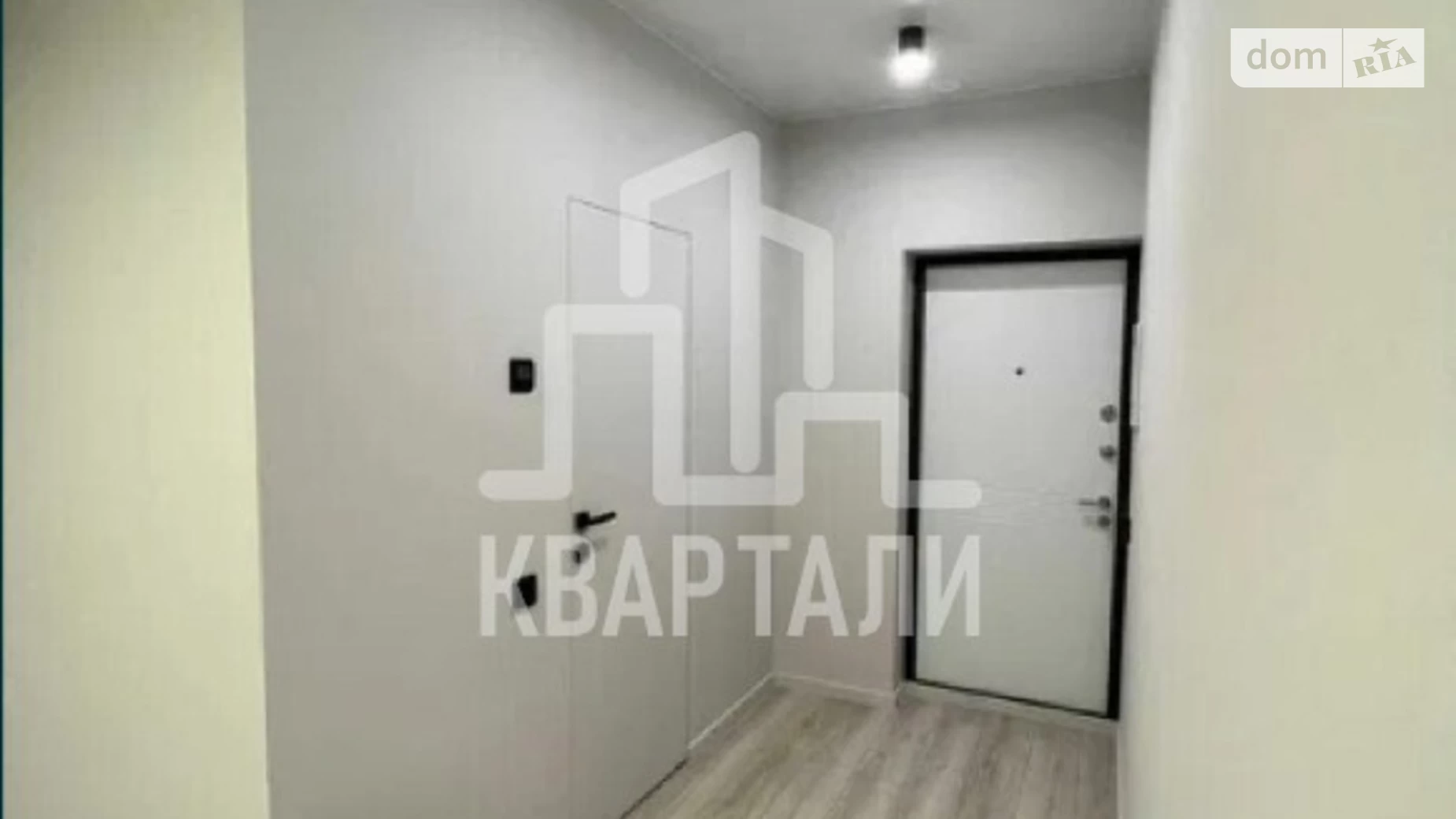 Продається 1-кімнатна квартира 42 кв. м у Києві, вул. Ревуцького, 40Б