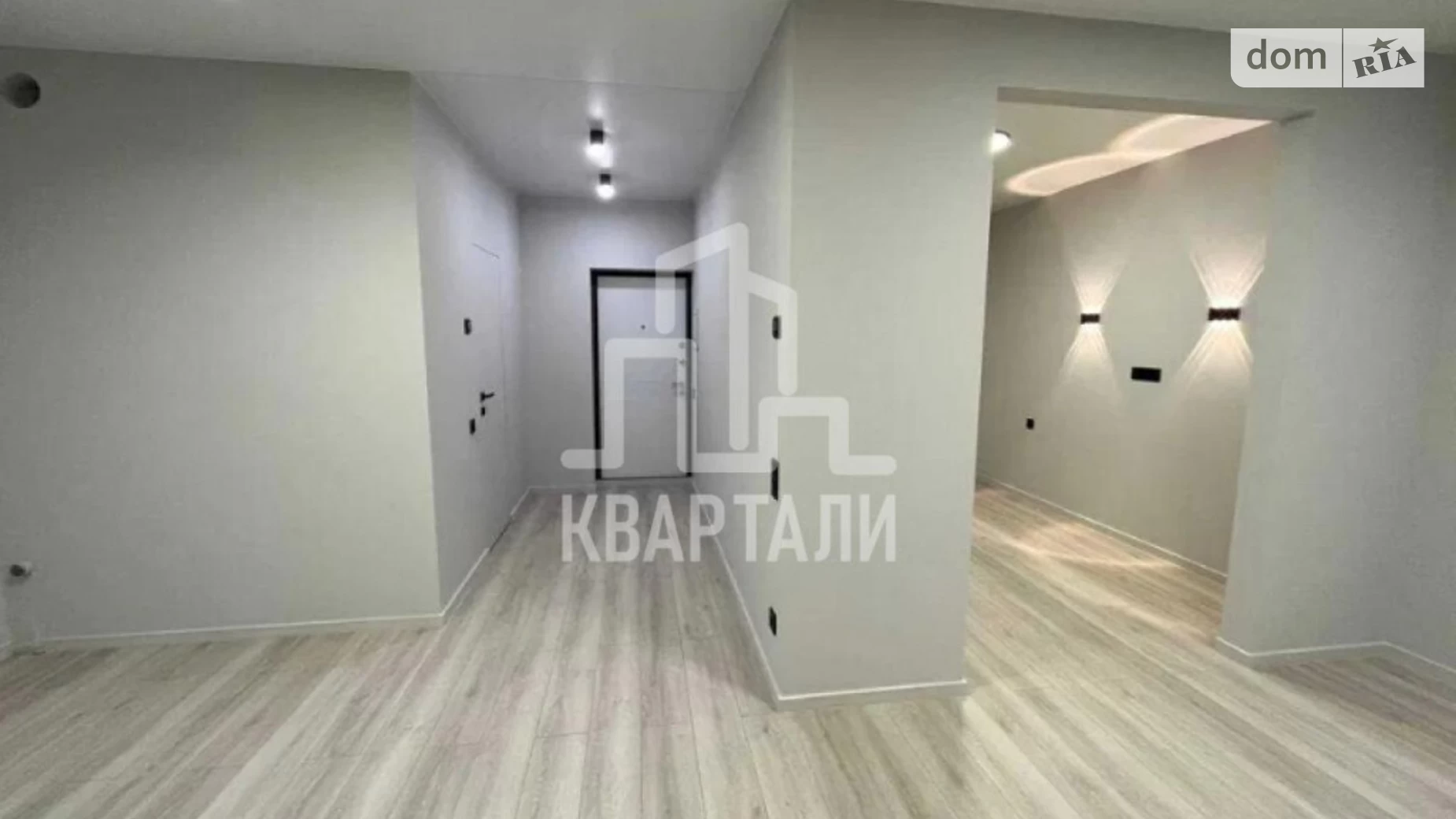 Продається 1-кімнатна квартира 42 кв. м у Києві, вул. Ревуцького, 40Б