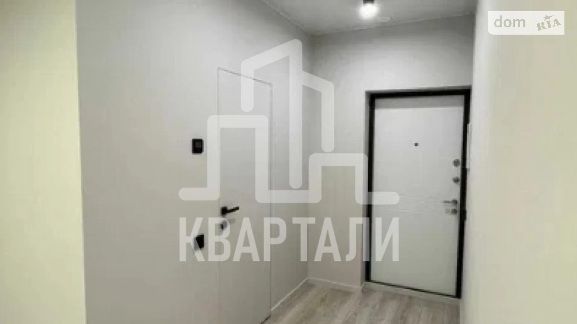 Продається 1-кімнатна квартира 42 кв. м у Києві, вул. Ревуцького, 40Б