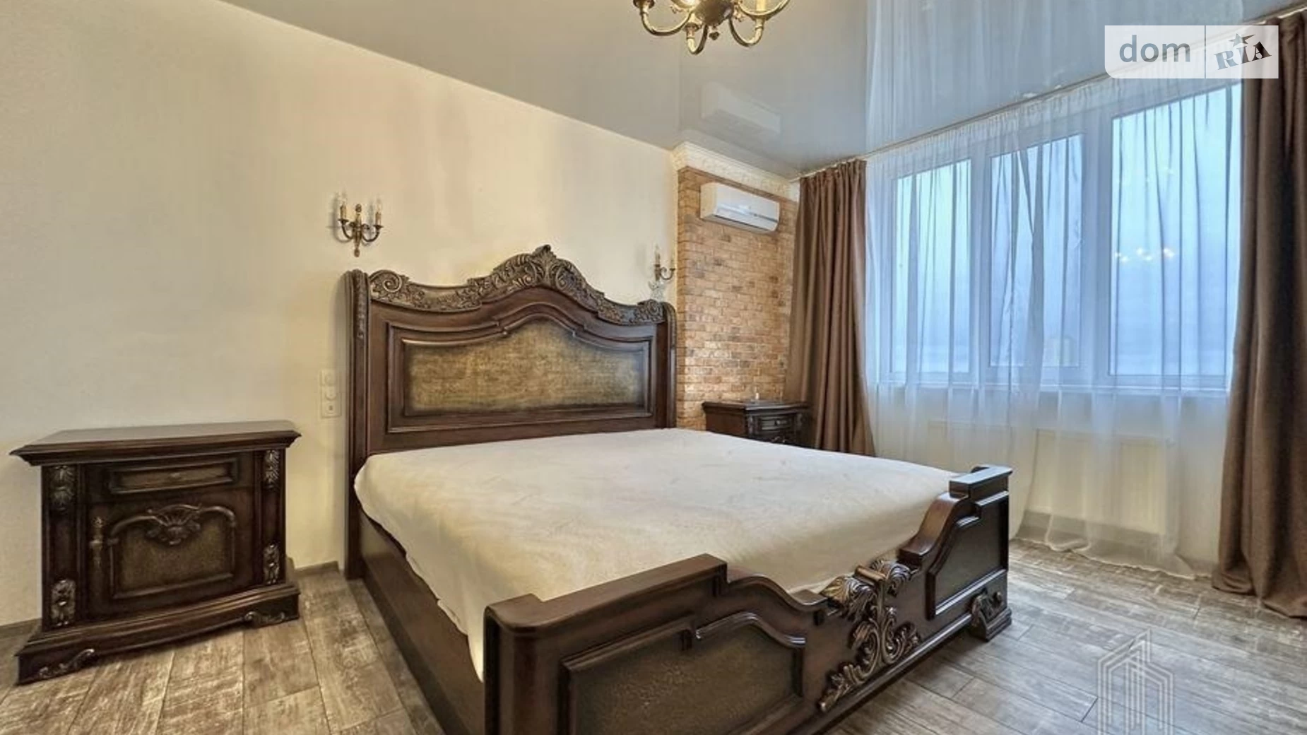 Продается 2-комнатная квартира 92 кв. м в Киеве, ул. Михаила Максимовича, 3Д