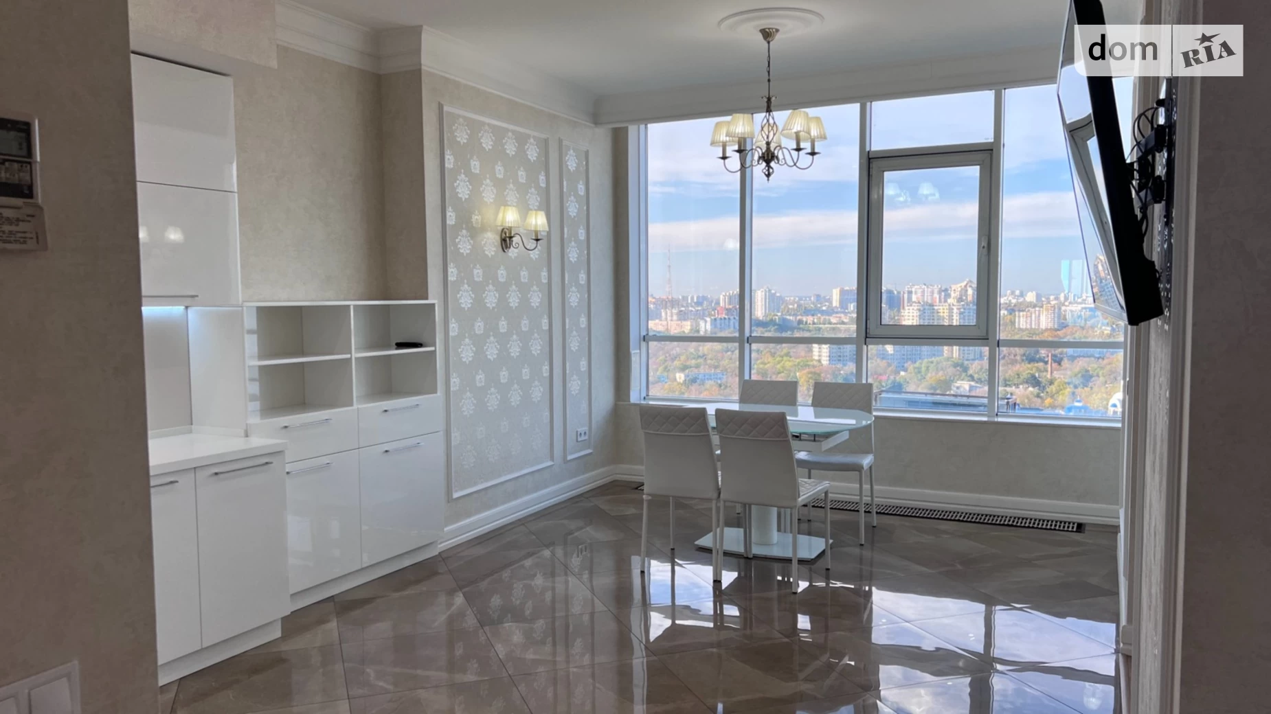 Продается 2-комнатная квартира 126 кв. м в Одессе, бул. Французский, 60В
