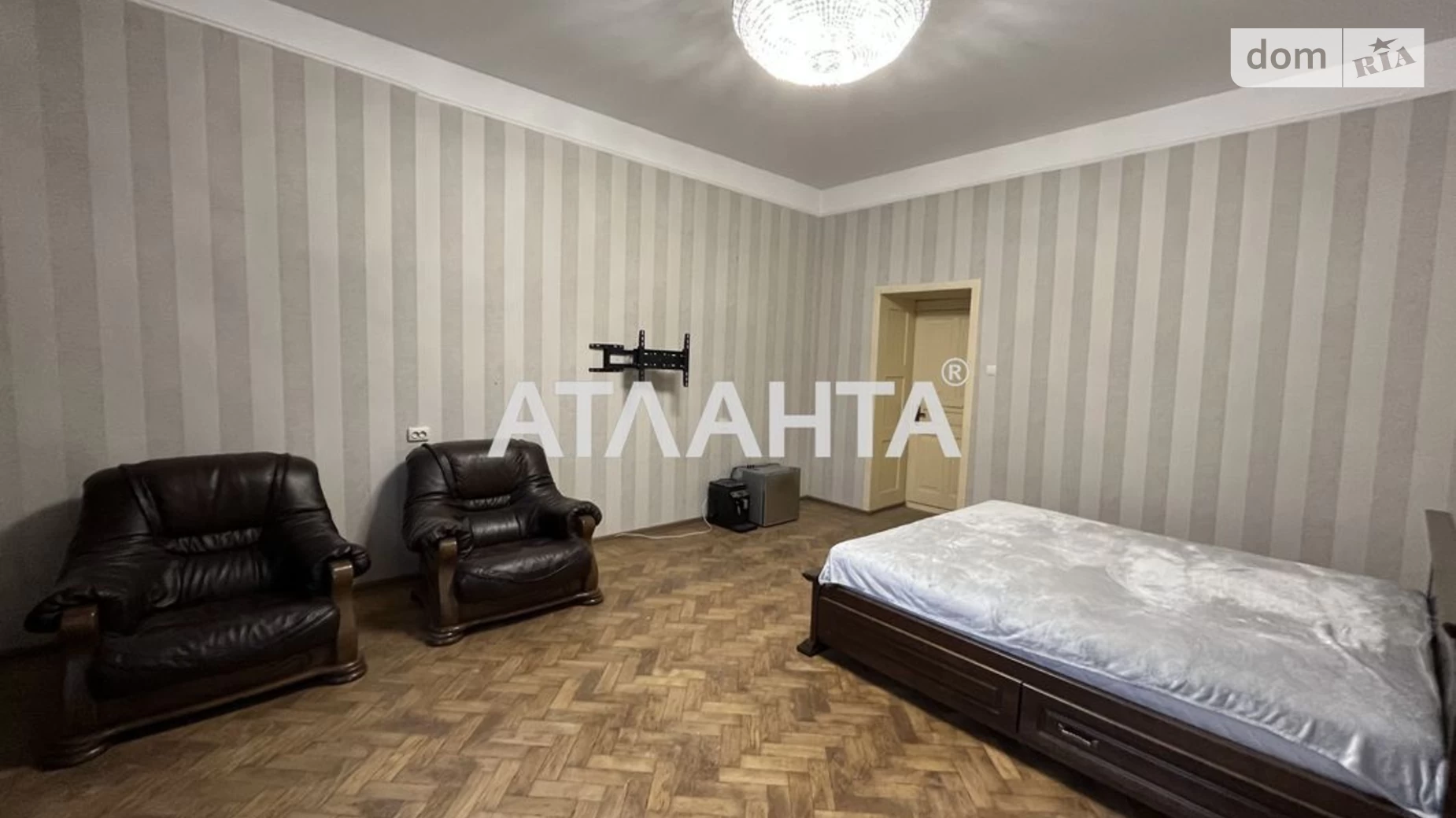 Продается 3-комнатная квартира 80 кв. м в Одессе, ул. Екатерининская