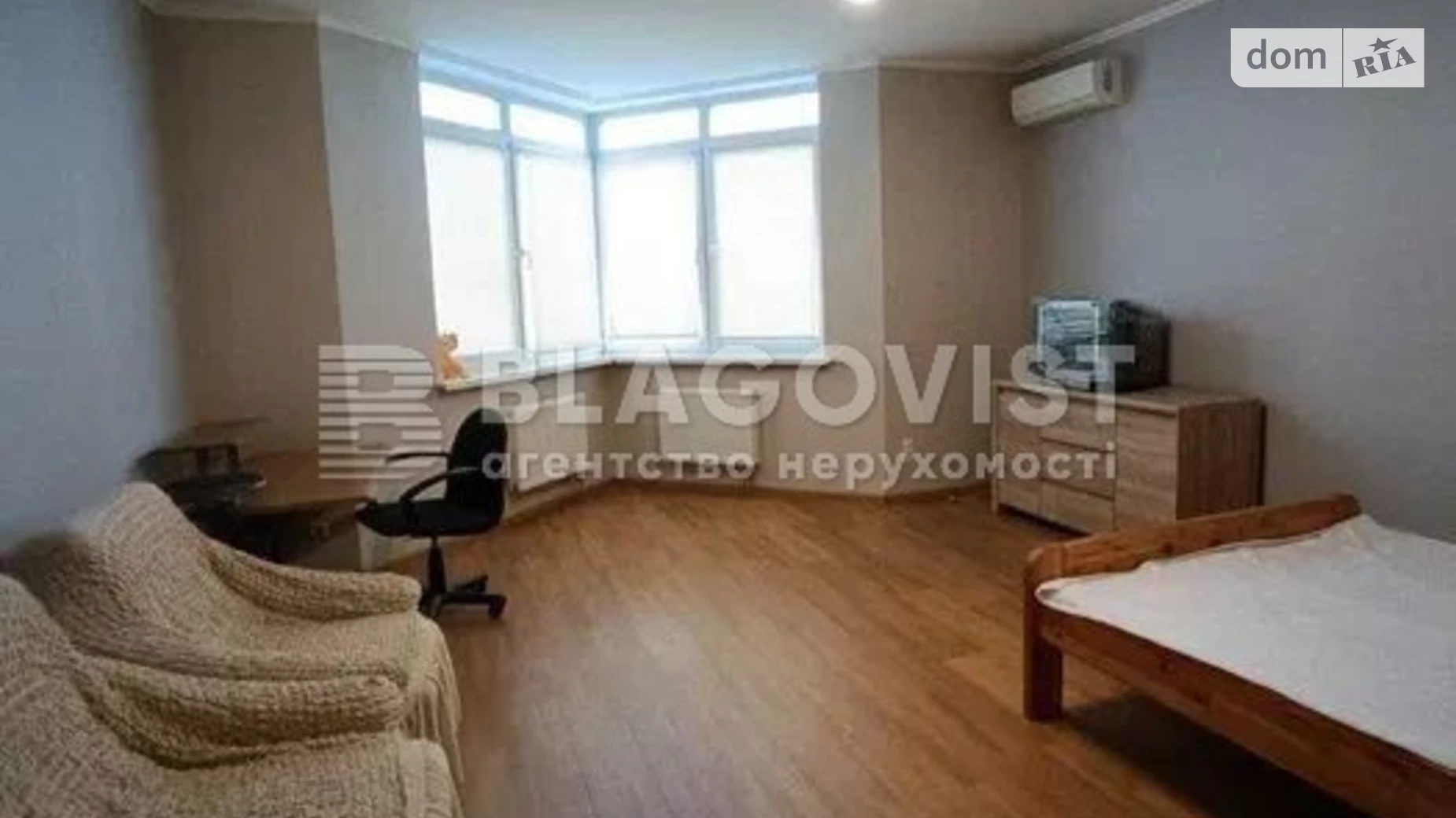 Продается 1-комнатная квартира 62 кв. м в Киеве, ул. Бориспольская, 4