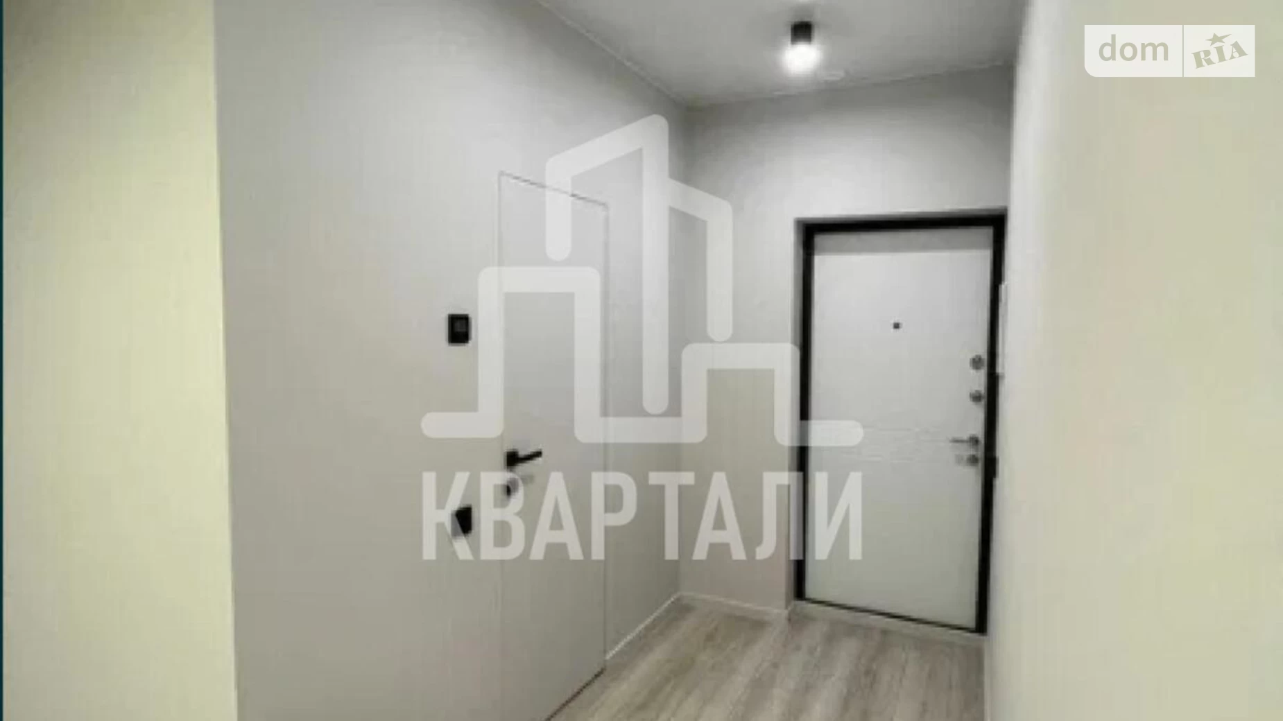 Продається 1-кімнатна квартира 42 кв. м у Києві, вул. Ревуцького, 40Б