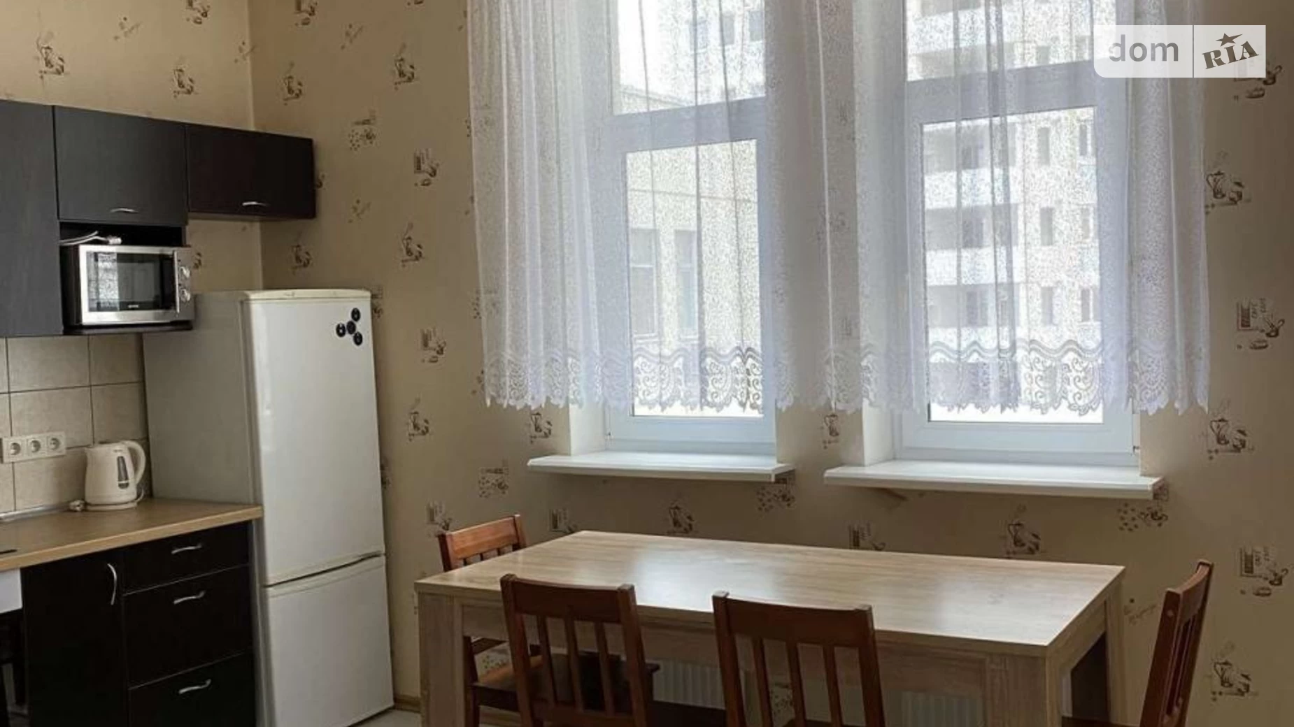 Продается 1-комнатная квартира 98 кв. м в Киеве, бул. Николая Михновского(Дружбы Народов)