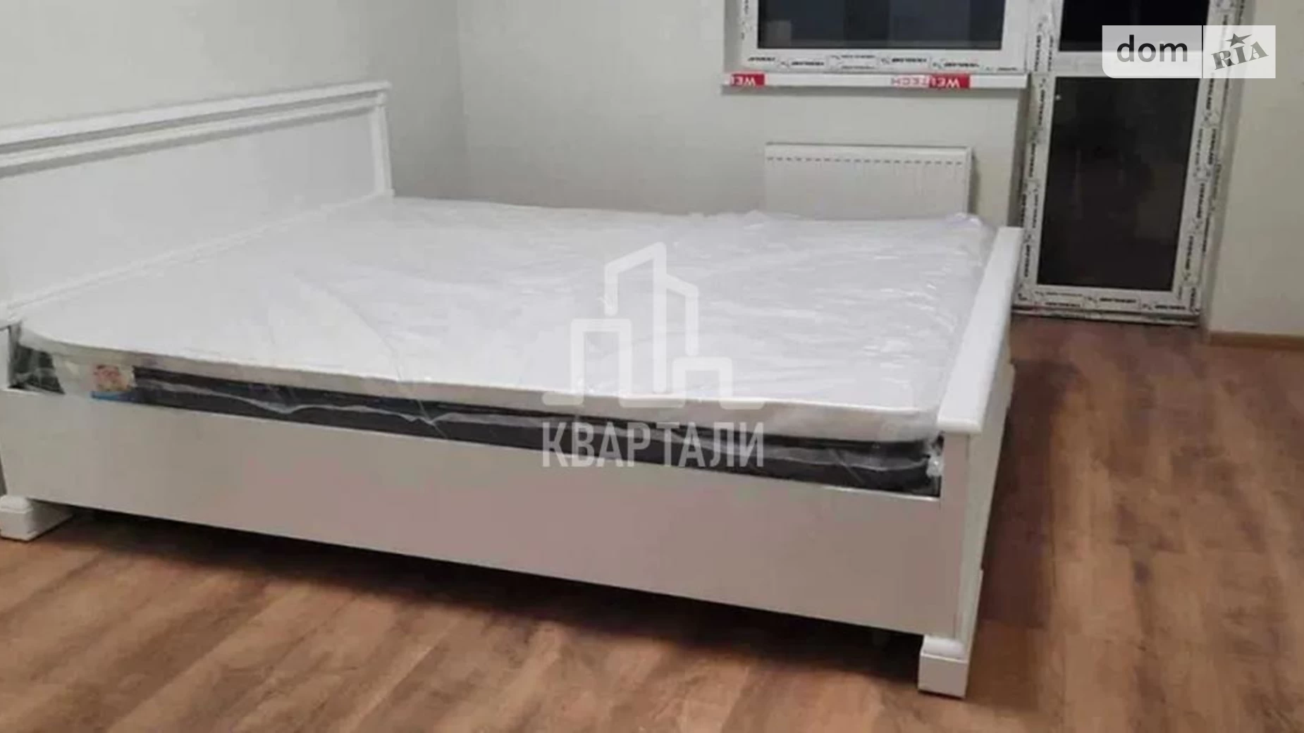 Продается 1-комнатная квартира 38 кв. м в Киеве, ул. Полевая, 73