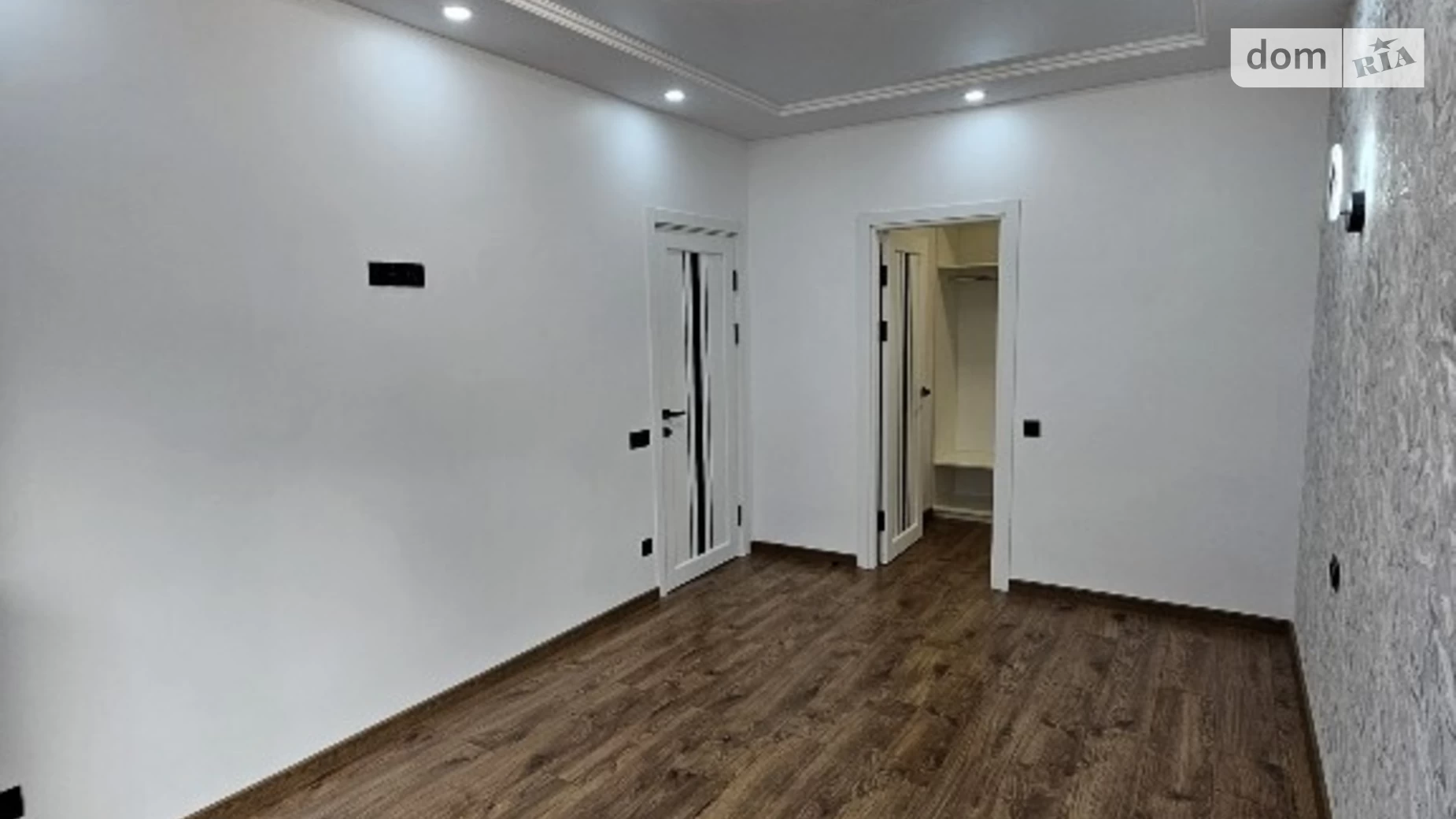 Продается 1-комнатная квартира 47 кв. м в Ивано-Франковске, ул. Героев Николаева(Сеченова) - фото 2
