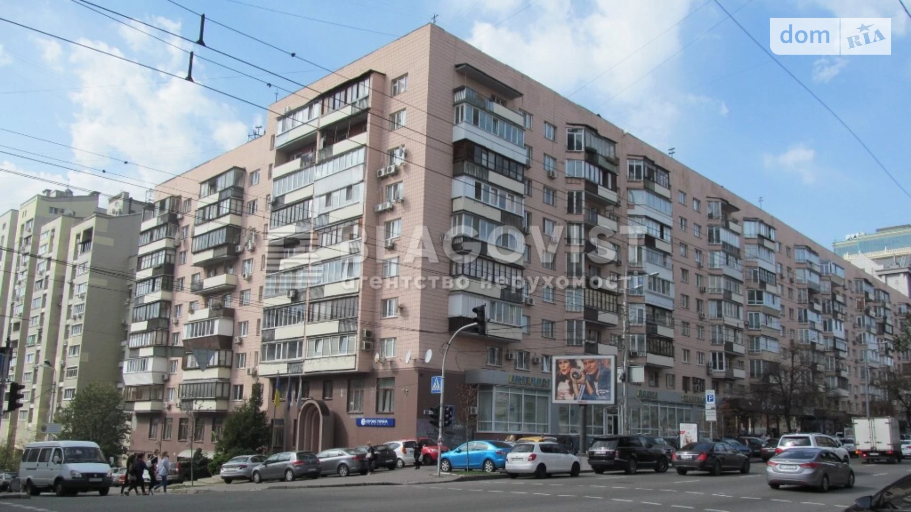 Продается 2-комнатная квартира 56 кв. м в Киеве, ул. Васильковская, 102