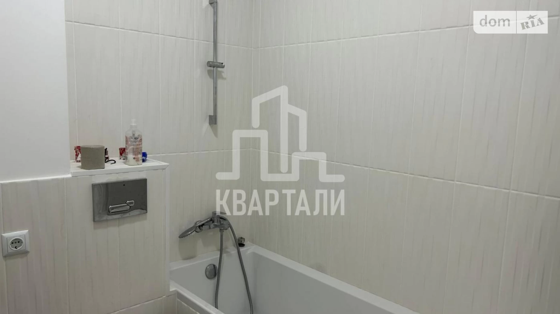 Продається 1-кімнатна квартира 48 кв. м у Києві, вул. Каховська, 62А