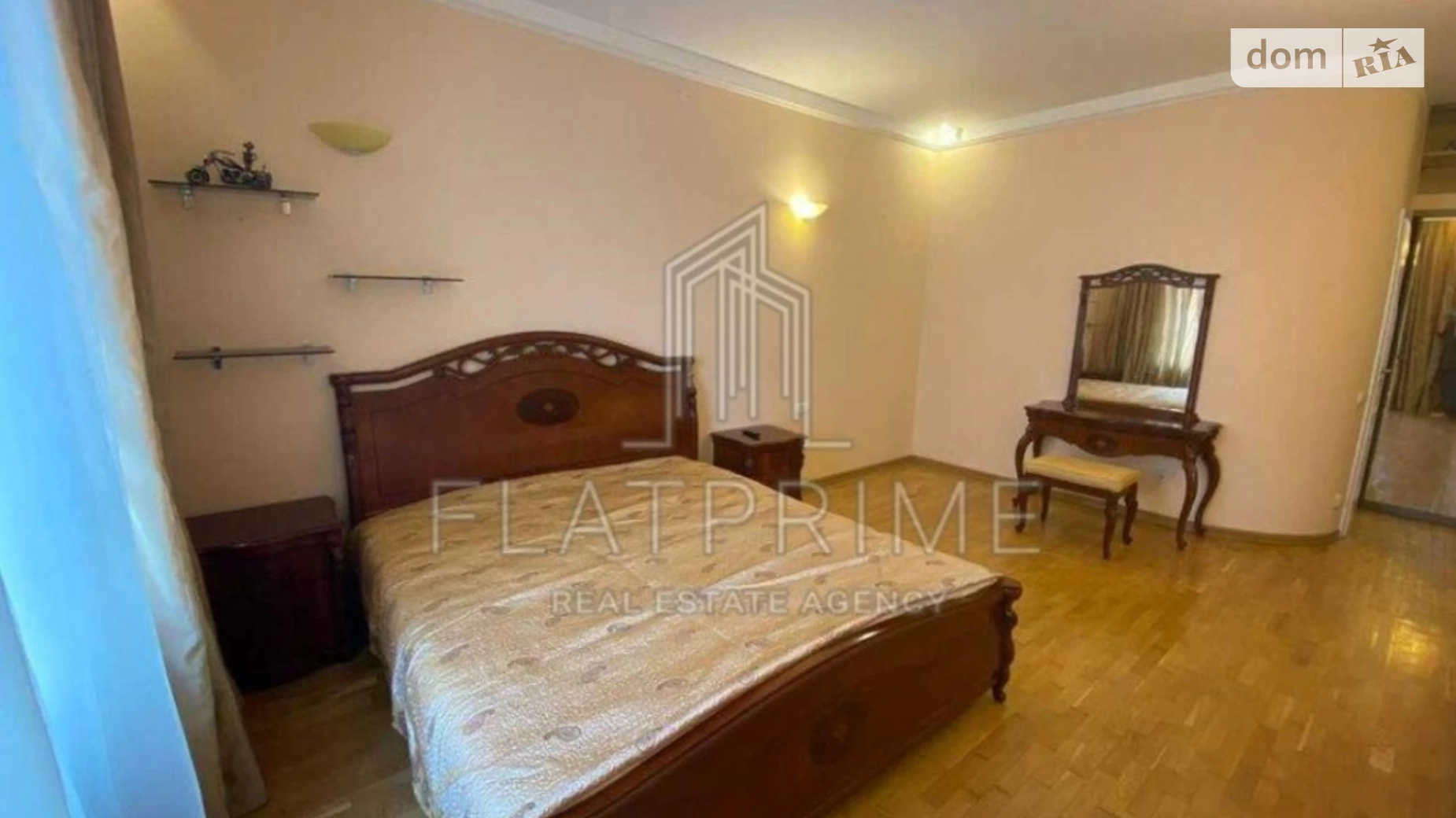 Продается 2-комнатная квартира 89 кв. м в Киеве, ул. Дмитриевская, 69