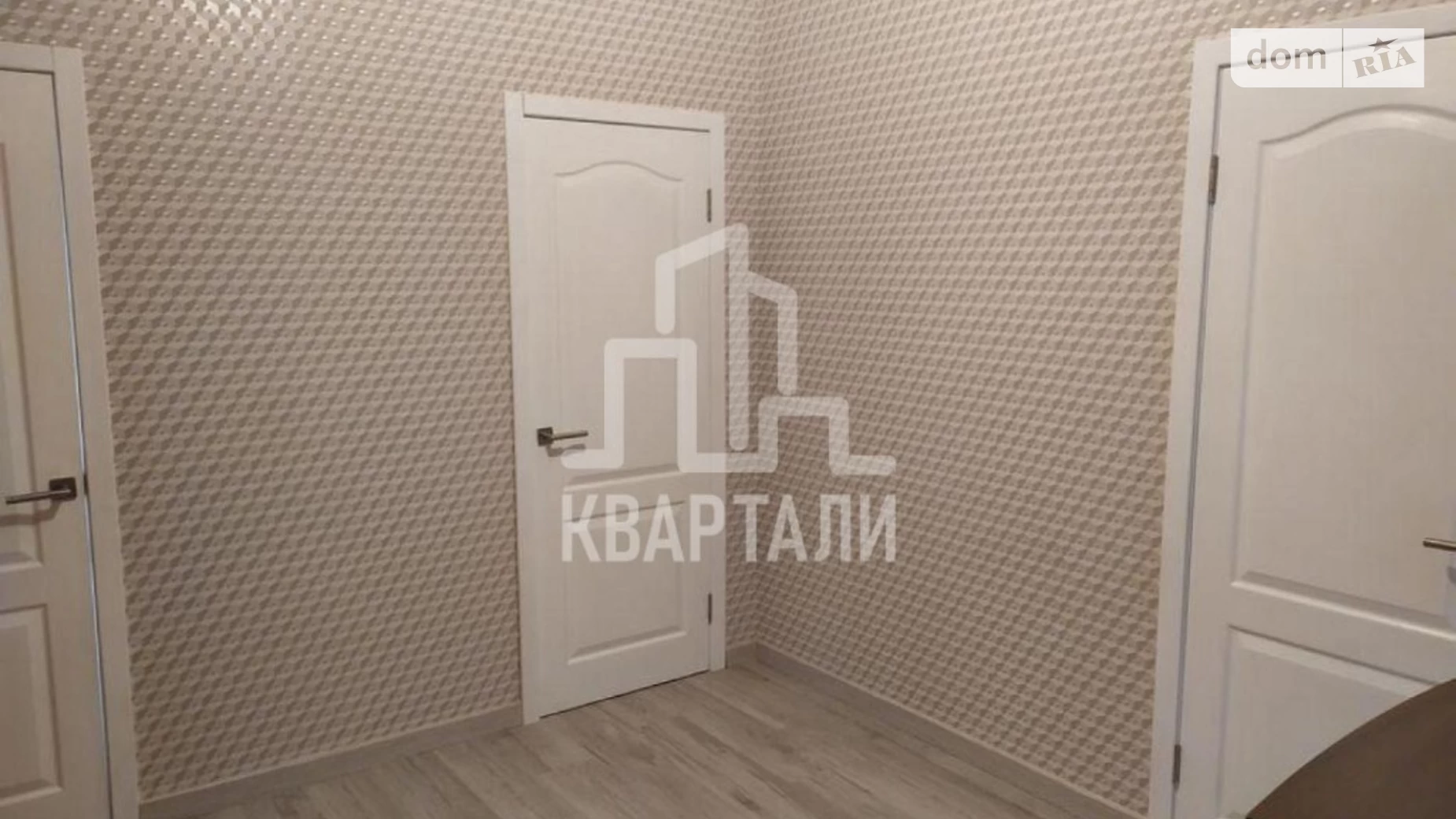 Продается 3-комнатная квартира 68 кв. м в Киеве, ул. Анны Ахматовой, 17