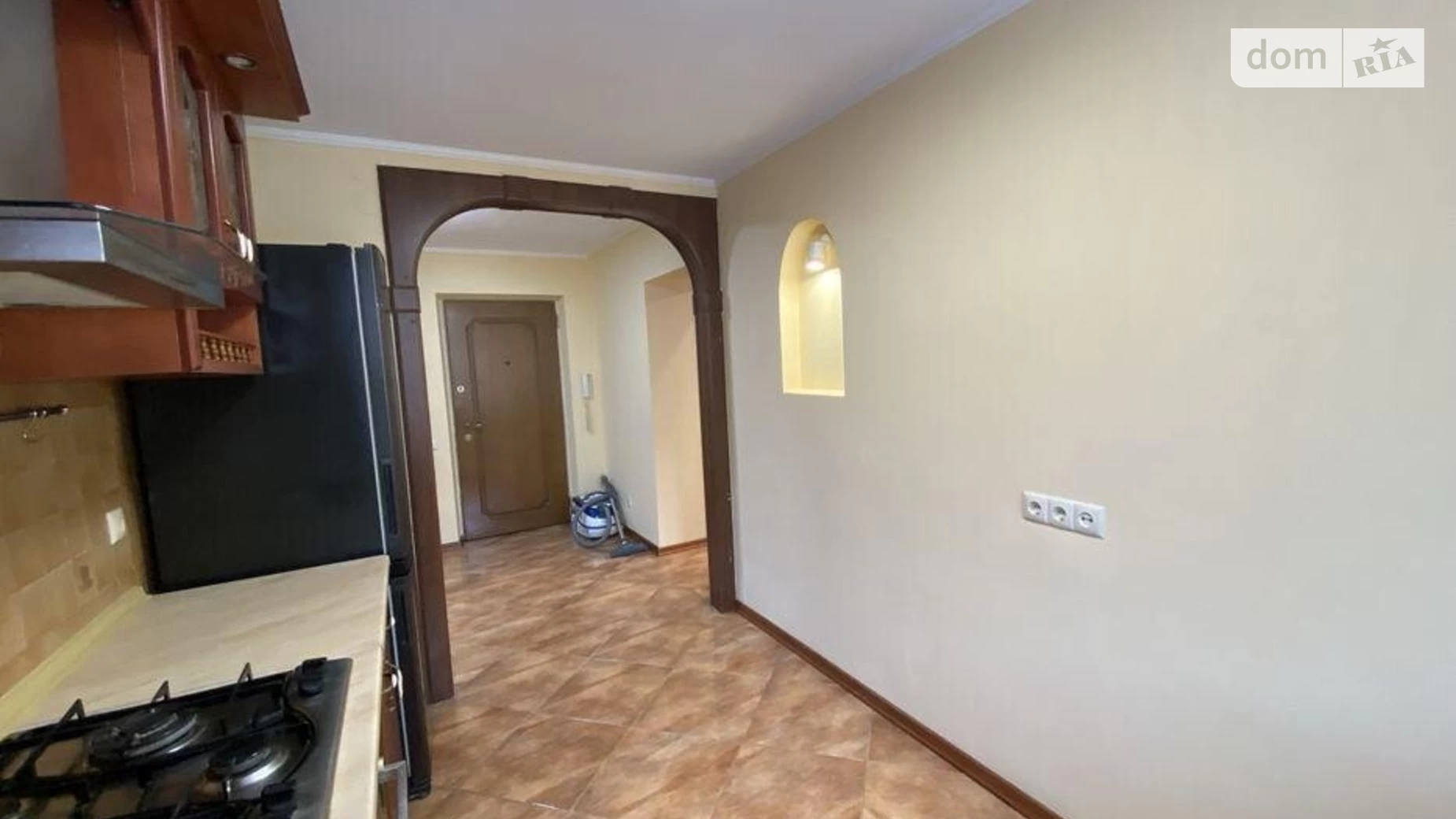 Продается 2-комнатная квартира 67 кв. м в Киеве, ул. Константиновская, 61