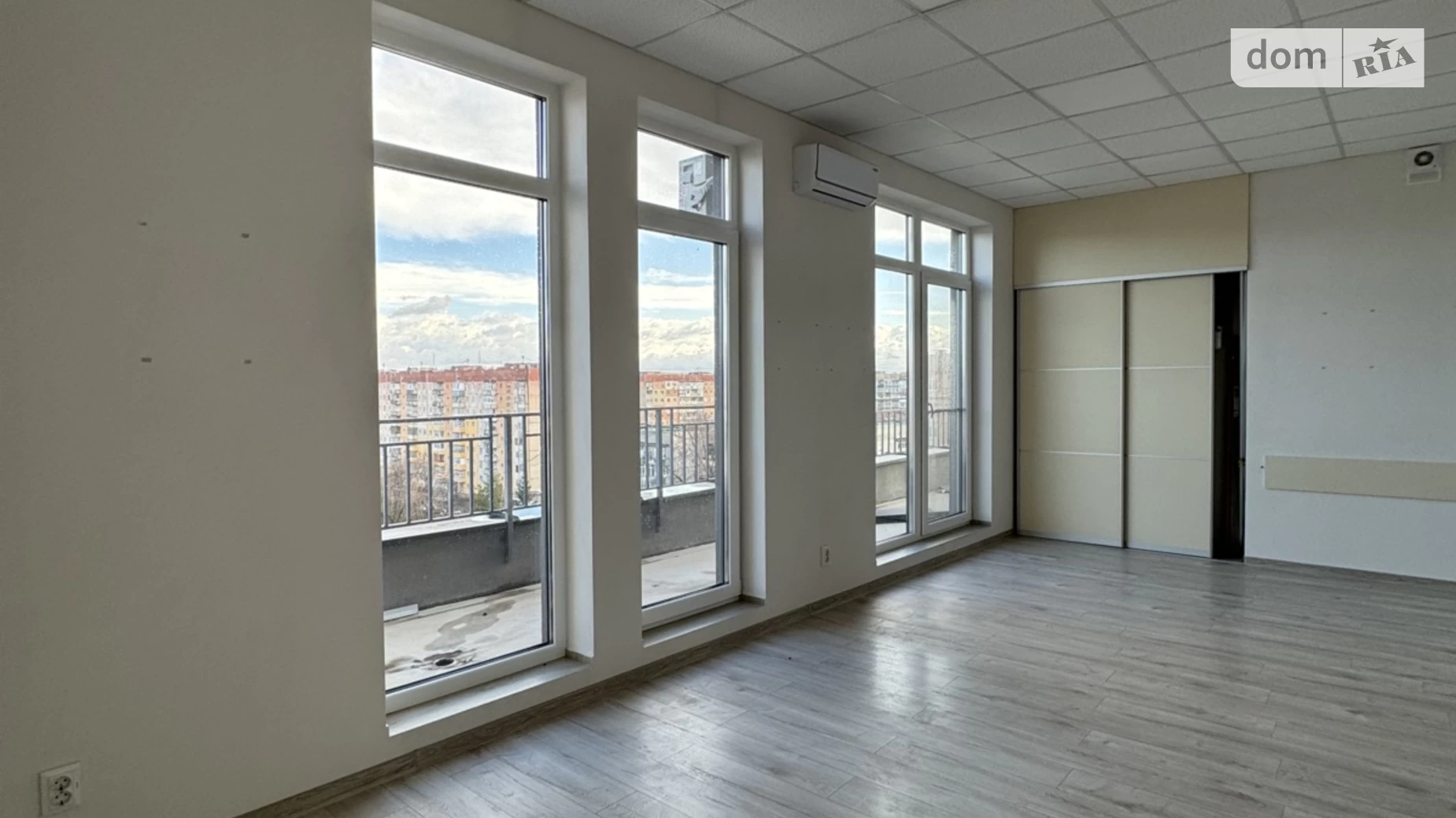 Продается 3-комнатная квартира 115 кв. м в Ужгороде, ул. Капушанская, 150