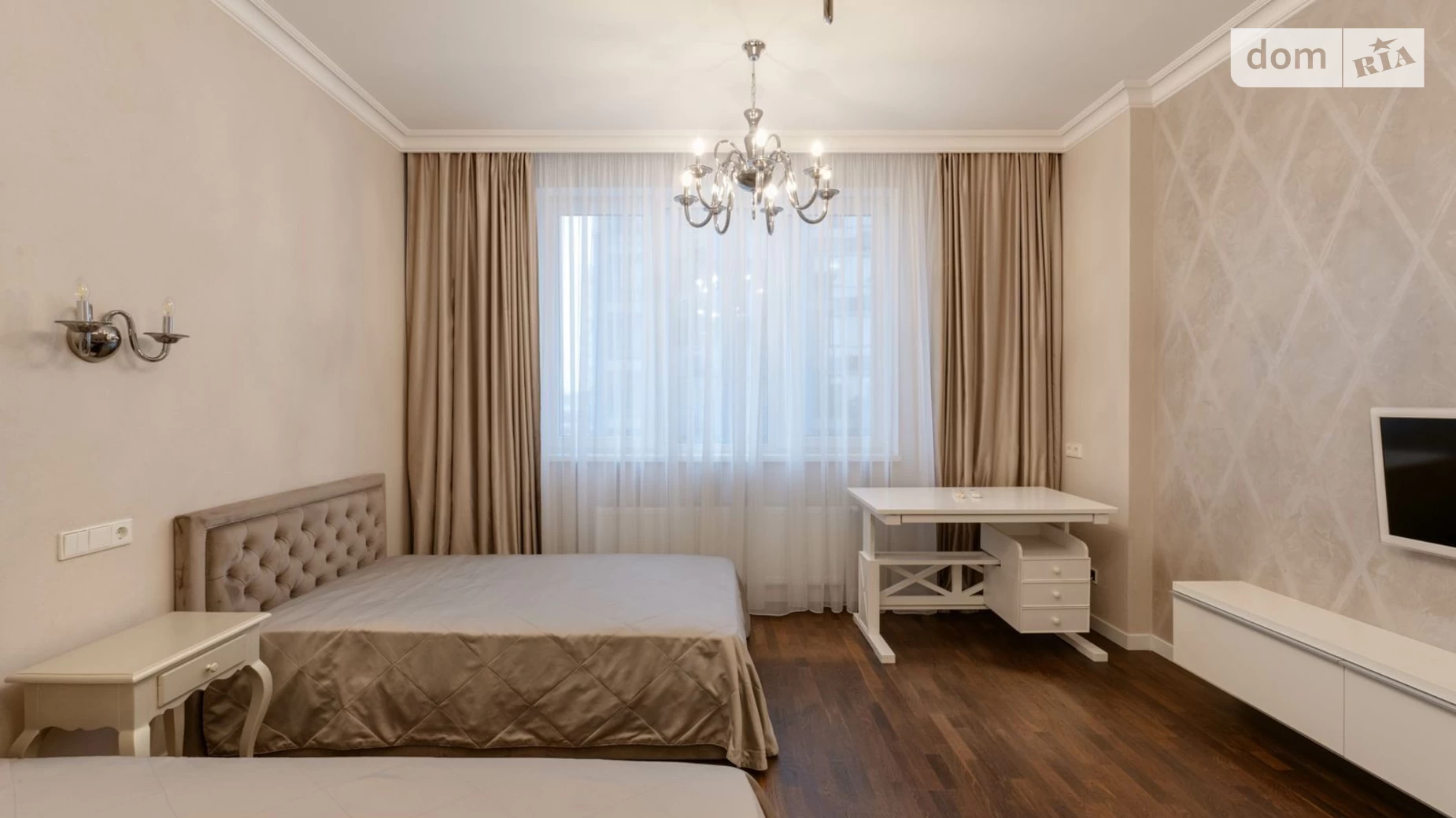 Продается 3-комнатная квартира 121 кв. м в Киеве, ул. Трускавецкая, 2А