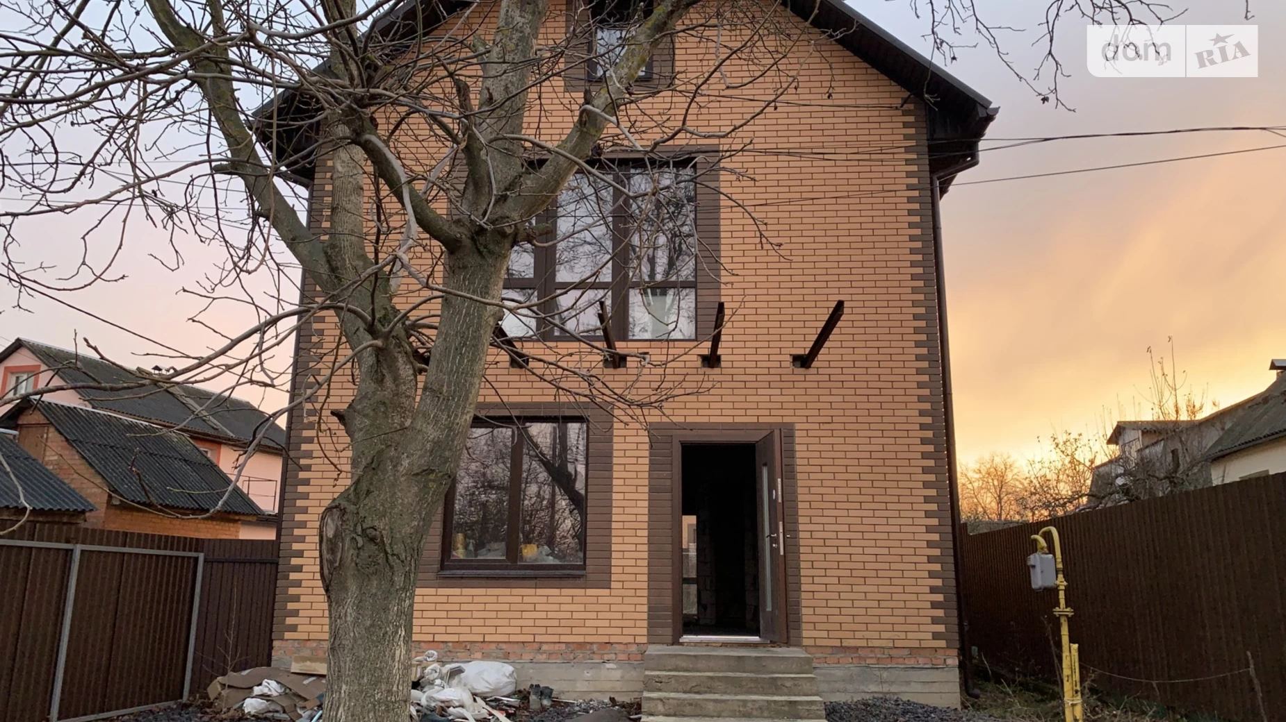 Продается дом на 2 этажа 150 кв. м с верандой, цена: 150000 $ - фото 2