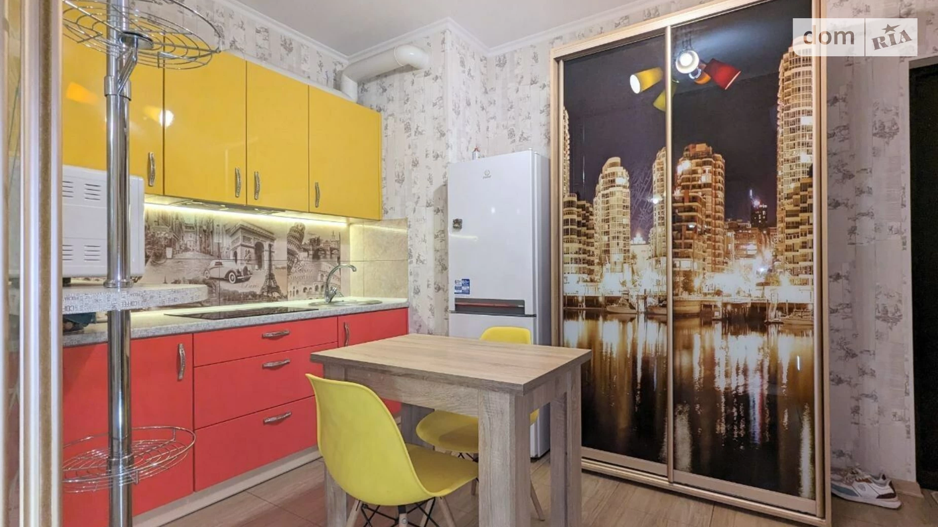 Продається 2-кімнатна квартира 44 кв. м у Одесі, вул. Літературна