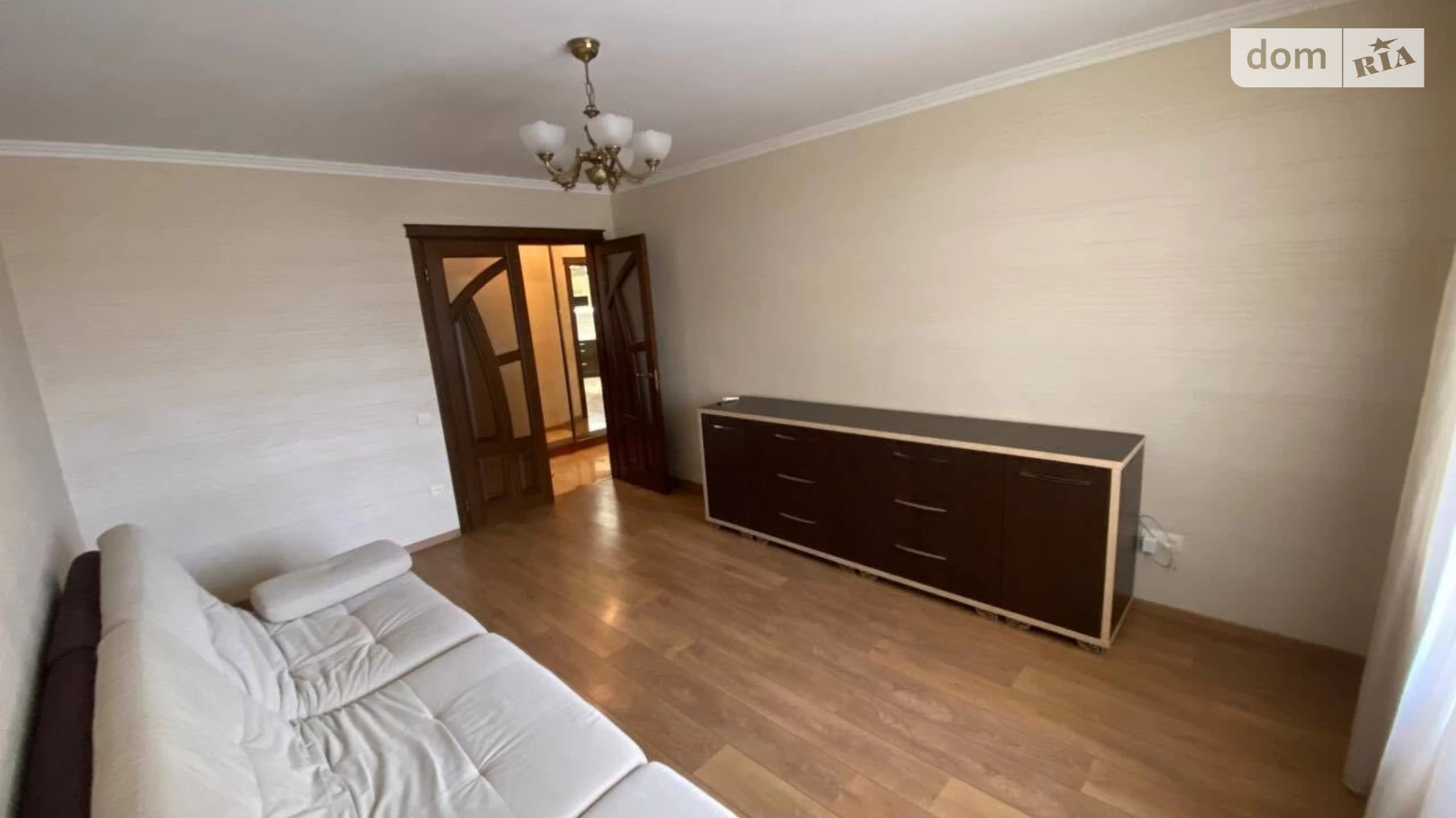 Продается 2-комнатная квартира 82.1 кв. м в Одессе, ул. Кленовая, 2А