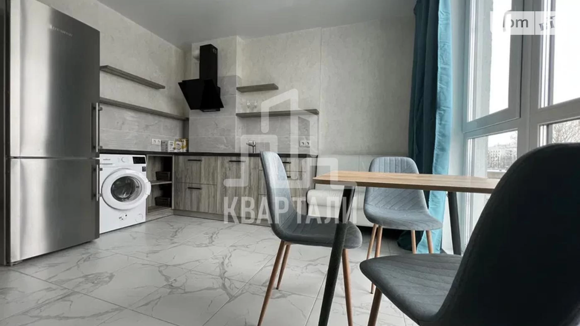 Продается 1-комнатная квартира 39 кв. м в Киеве, ул. Каменская, 123-127