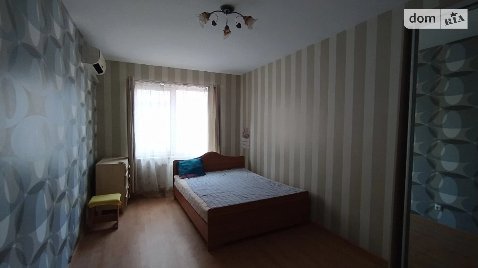Продается 2-комнатная квартира 57 кв. м в Одессе, мас. Радужный