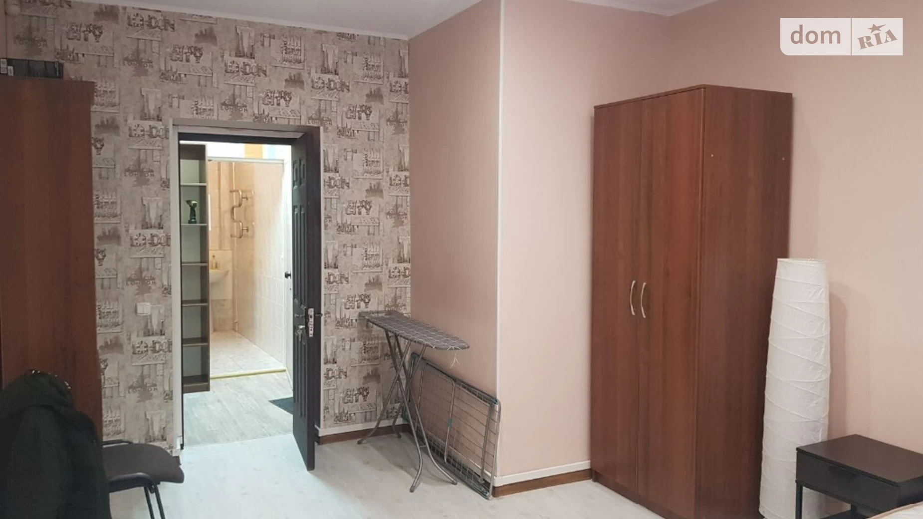 Продается 3-комнатная квартира 65 кв. м в Киеве, ул. Богдана Хмельницкого, 68