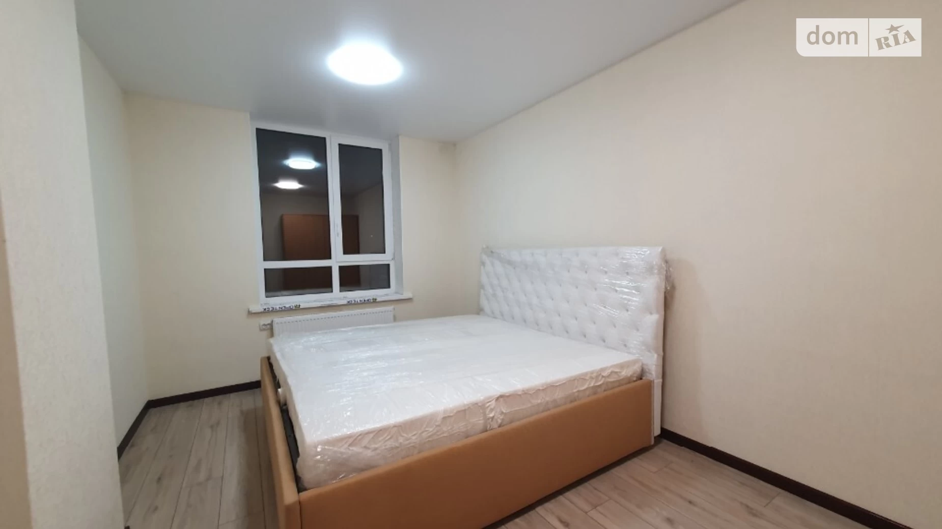 Продается 1-комнатная квартира 39 кв. м в Ирпене, ул. Литературная(Чехова)