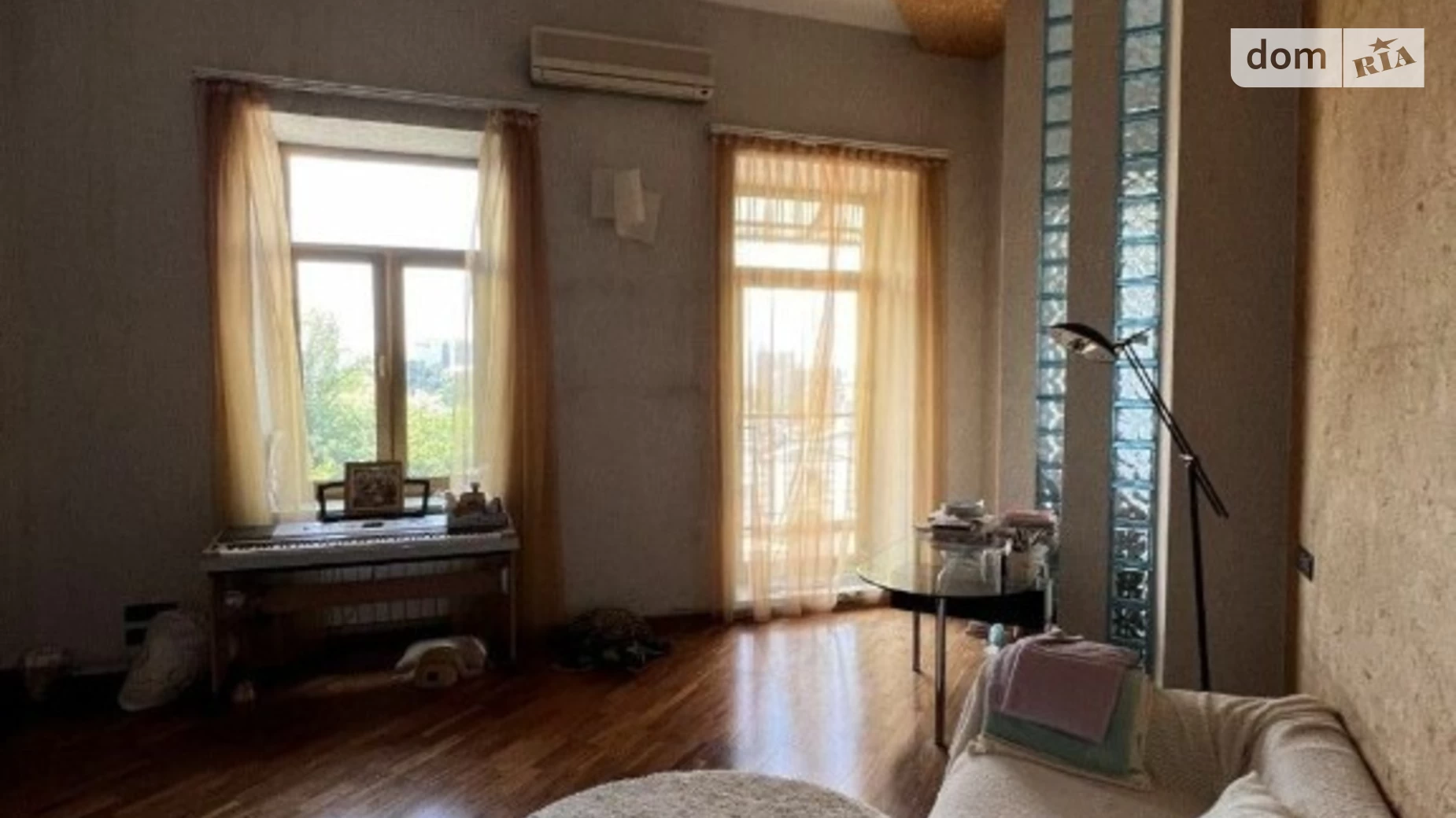 Продается 4-комнатная квартира 400 кв. м в Киеве, спуск Андреевский, 34