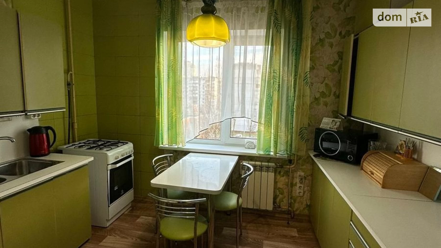 Продается 3-комнатная квартира 71 кв. м в Киеве, ул. Приозерная, 10В